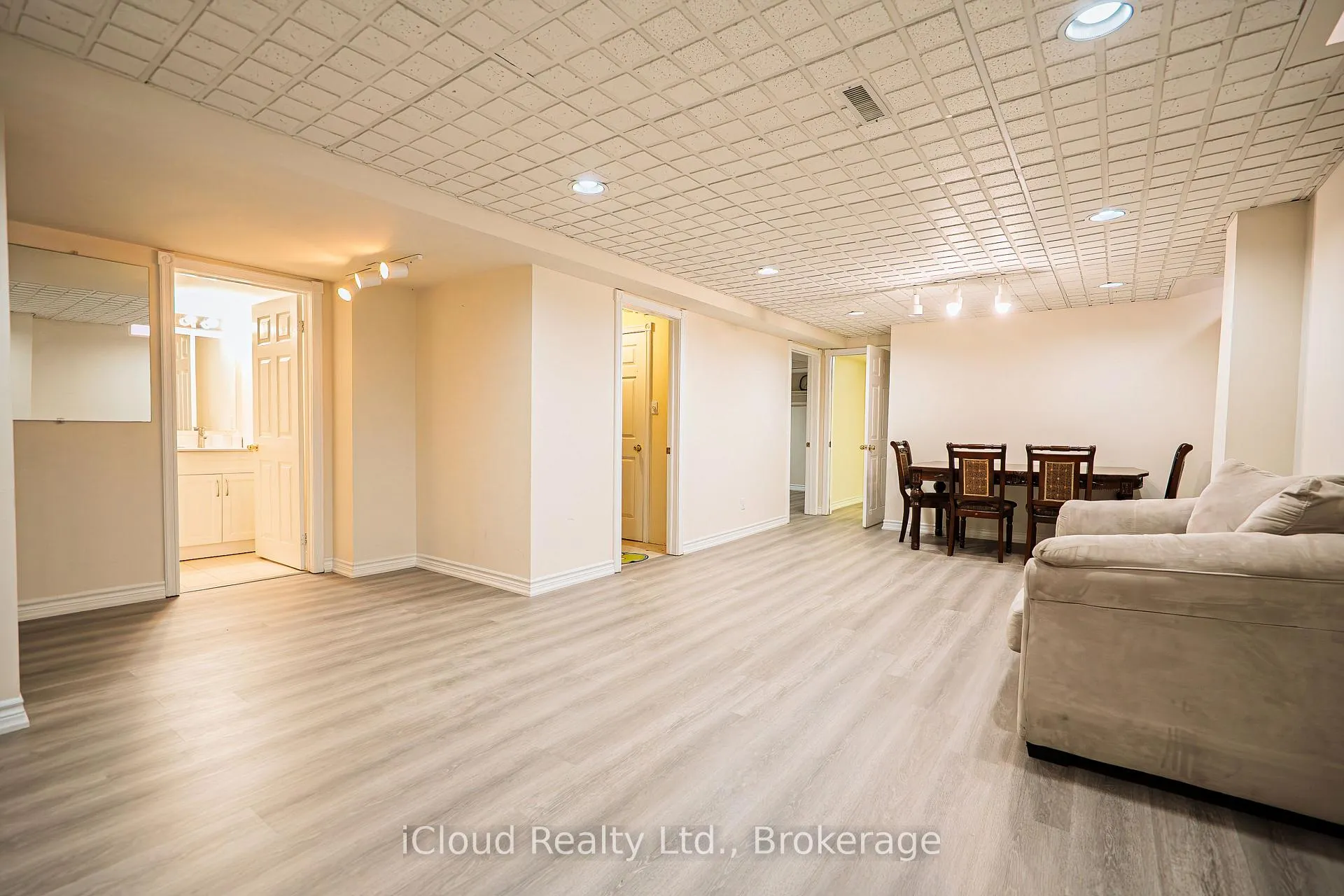 Photo 29 of 80 Venice Crescent W, Vaughan, Beverley Glen — HOMEH