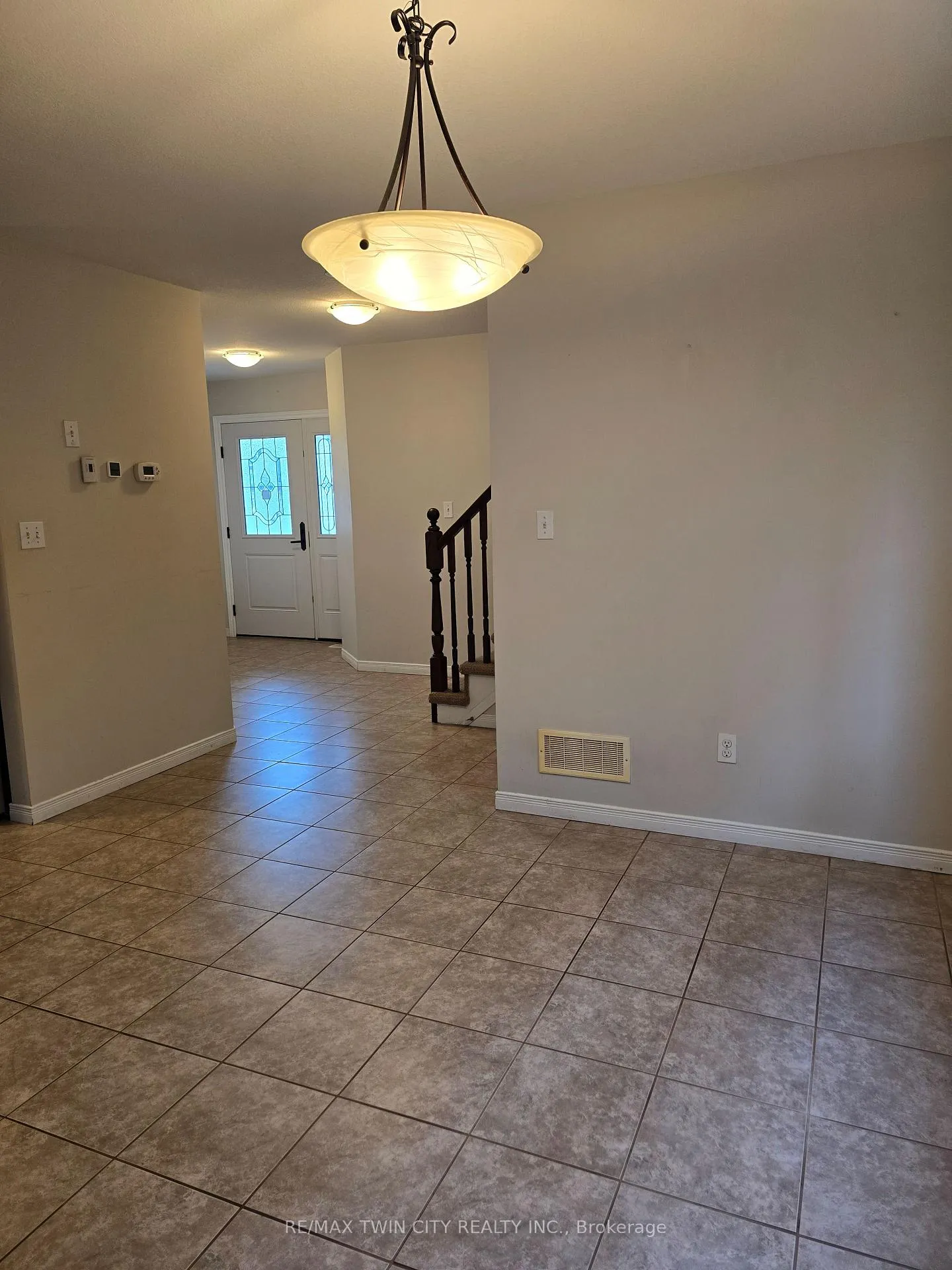 Photo 4 of 1316 Countrystone Drive, Waterloo — HOMEH