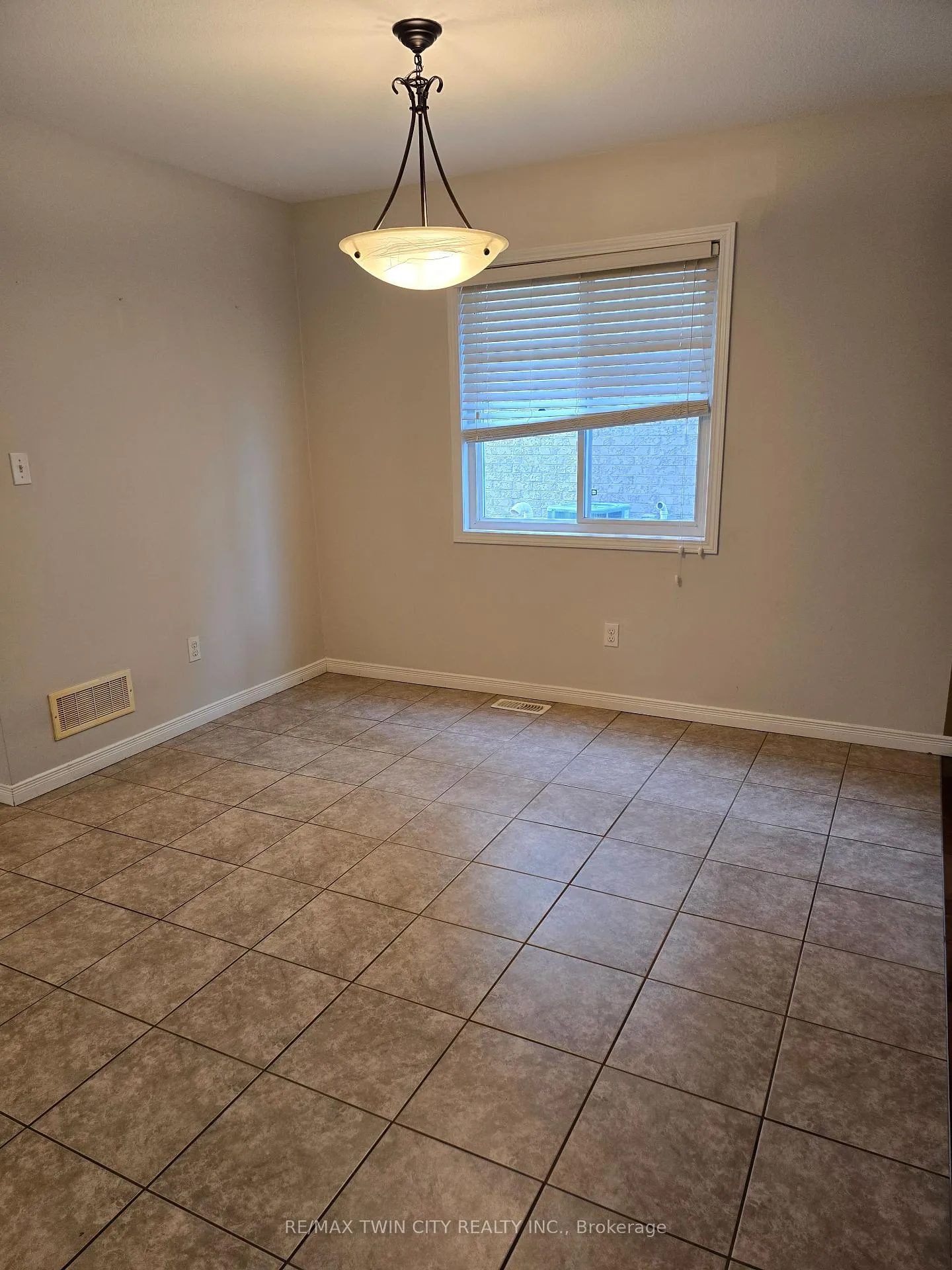 Photo 6 of 1316 Countrystone Drive, Waterloo — HOMEH