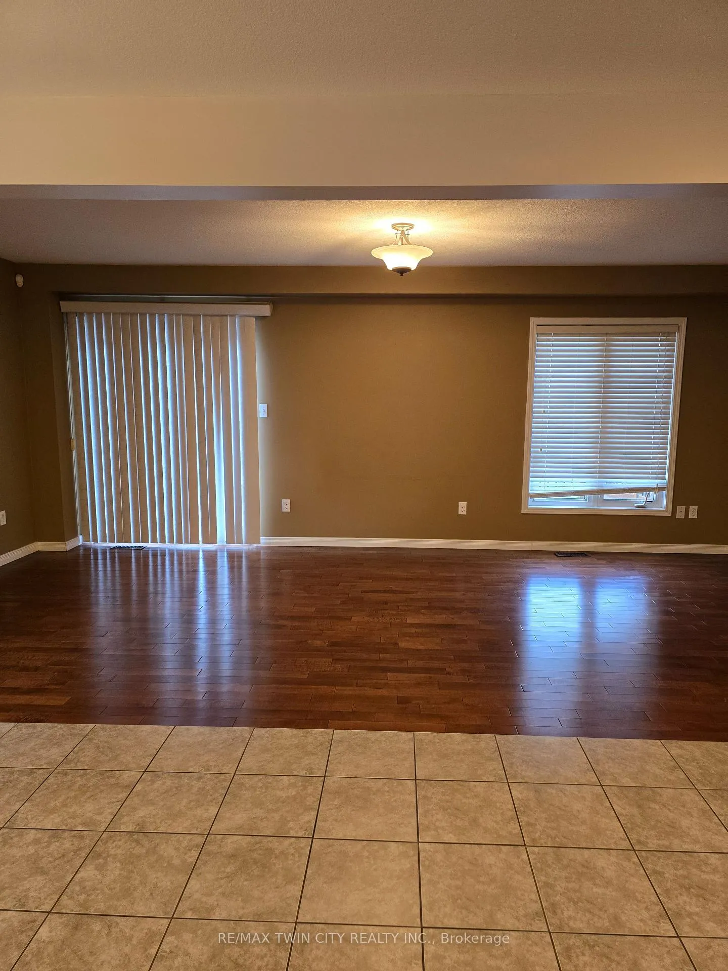 Photo 8 of 1316 Countrystone Drive, Waterloo — HOMEH
