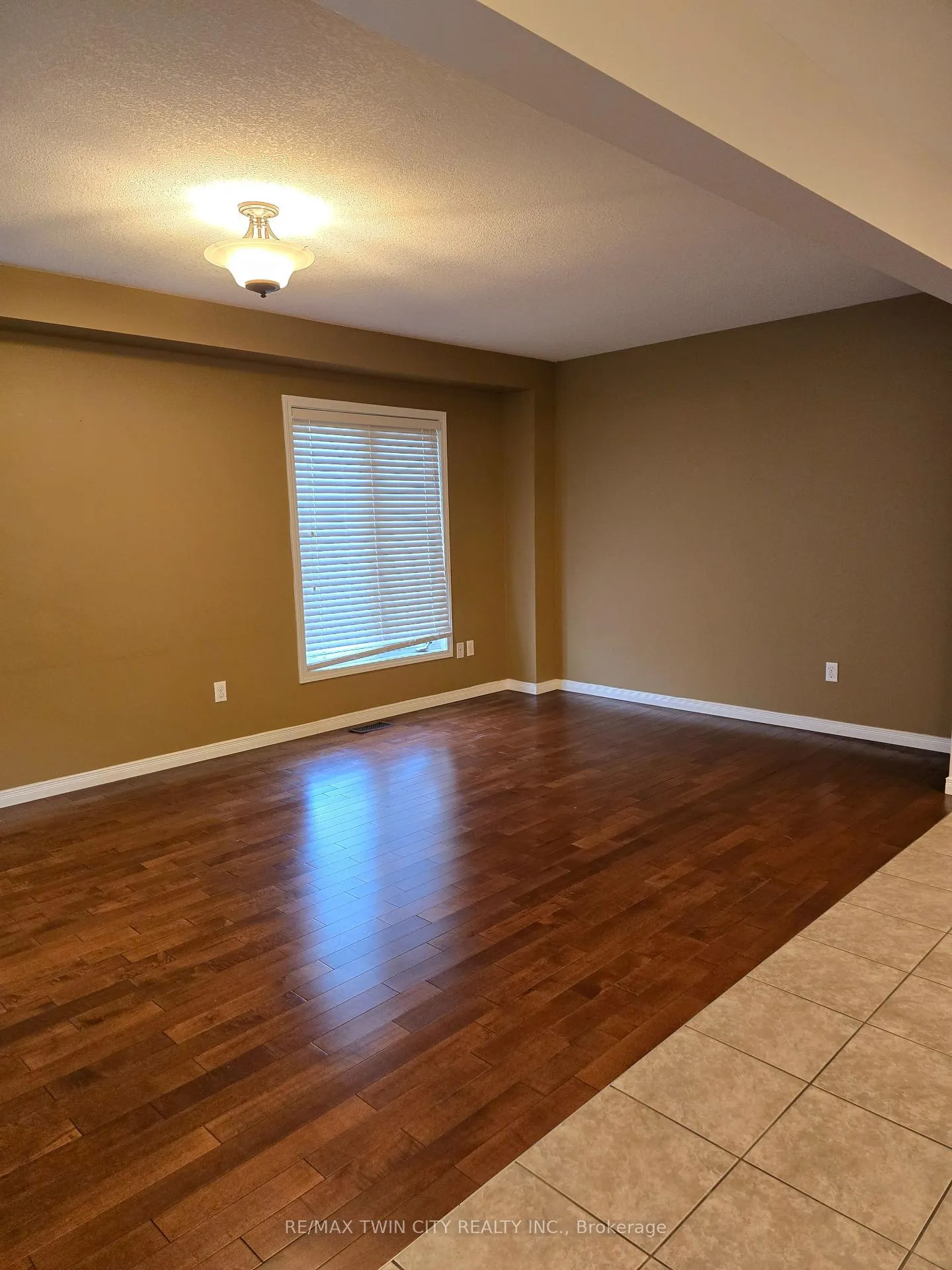 Photo 9 of 1316 Countrystone Drive, Waterloo — HOMEH