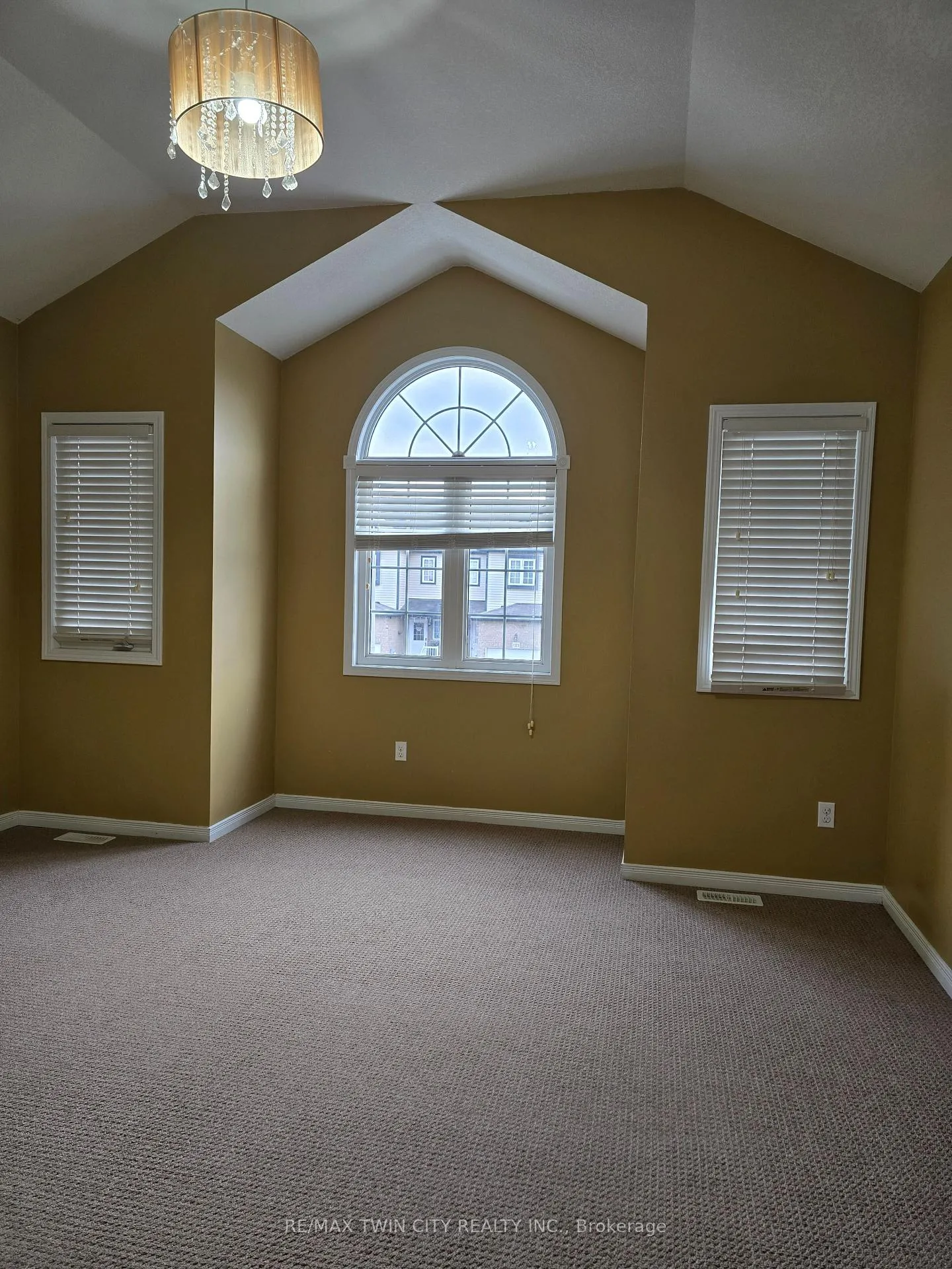 Photo 10 of 1316 Countrystone Drive, Waterloo — HOMEH