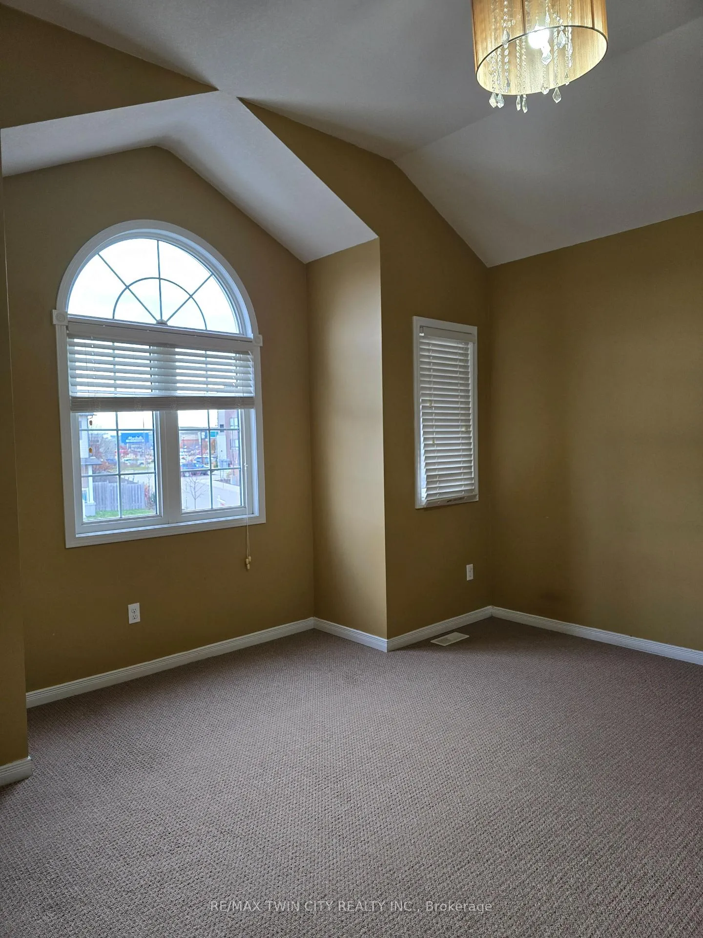 Photo 11 of 1316 Countrystone Drive, Waterloo — HOMEH