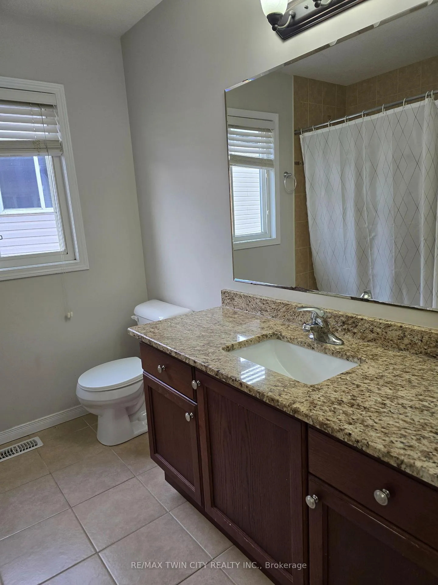 Photo 12 of 1316 Countrystone Drive, Waterloo — HOMEH