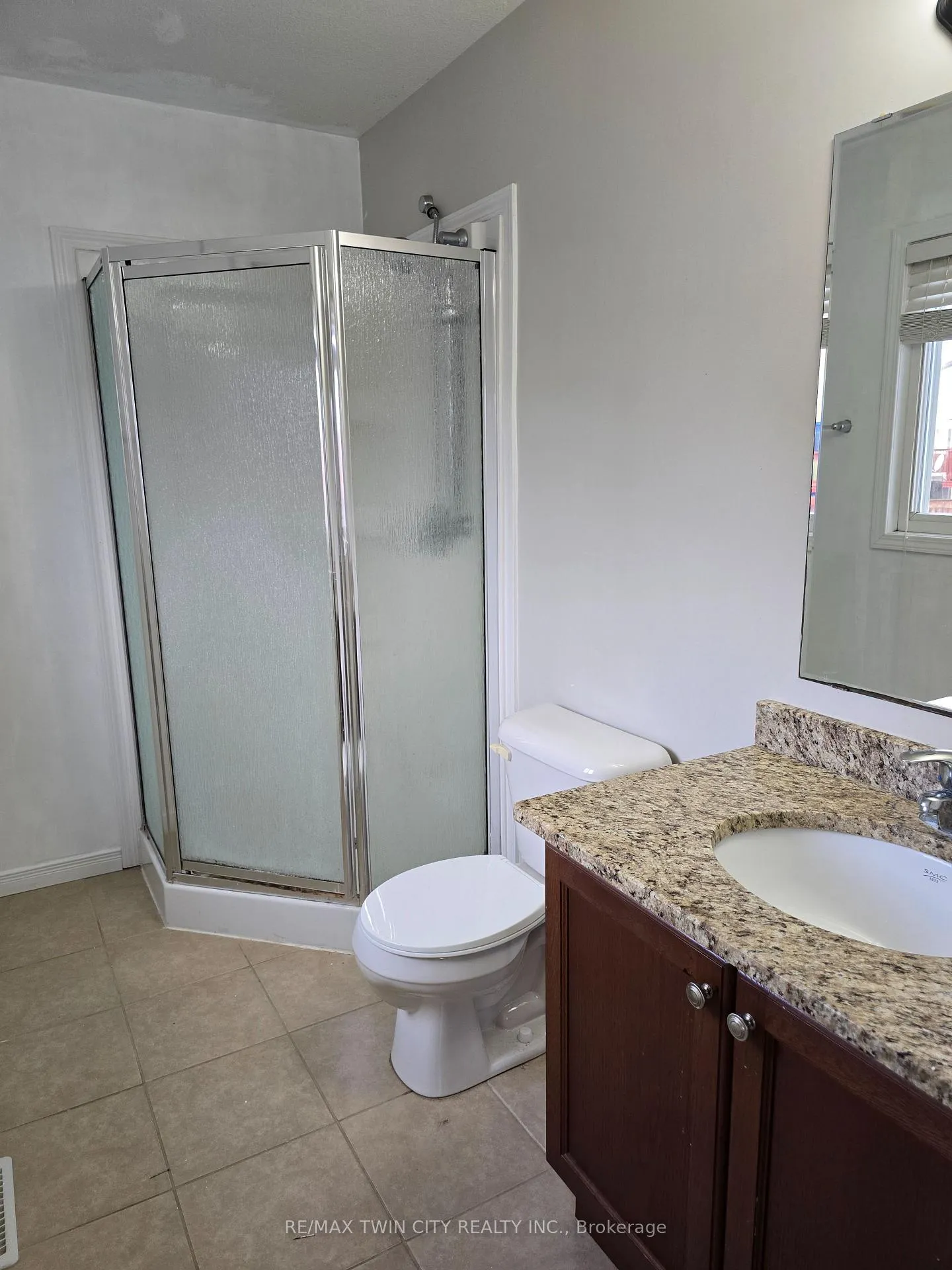 Photo 17 of 1316 Countrystone Drive, Waterloo — HOMEH
