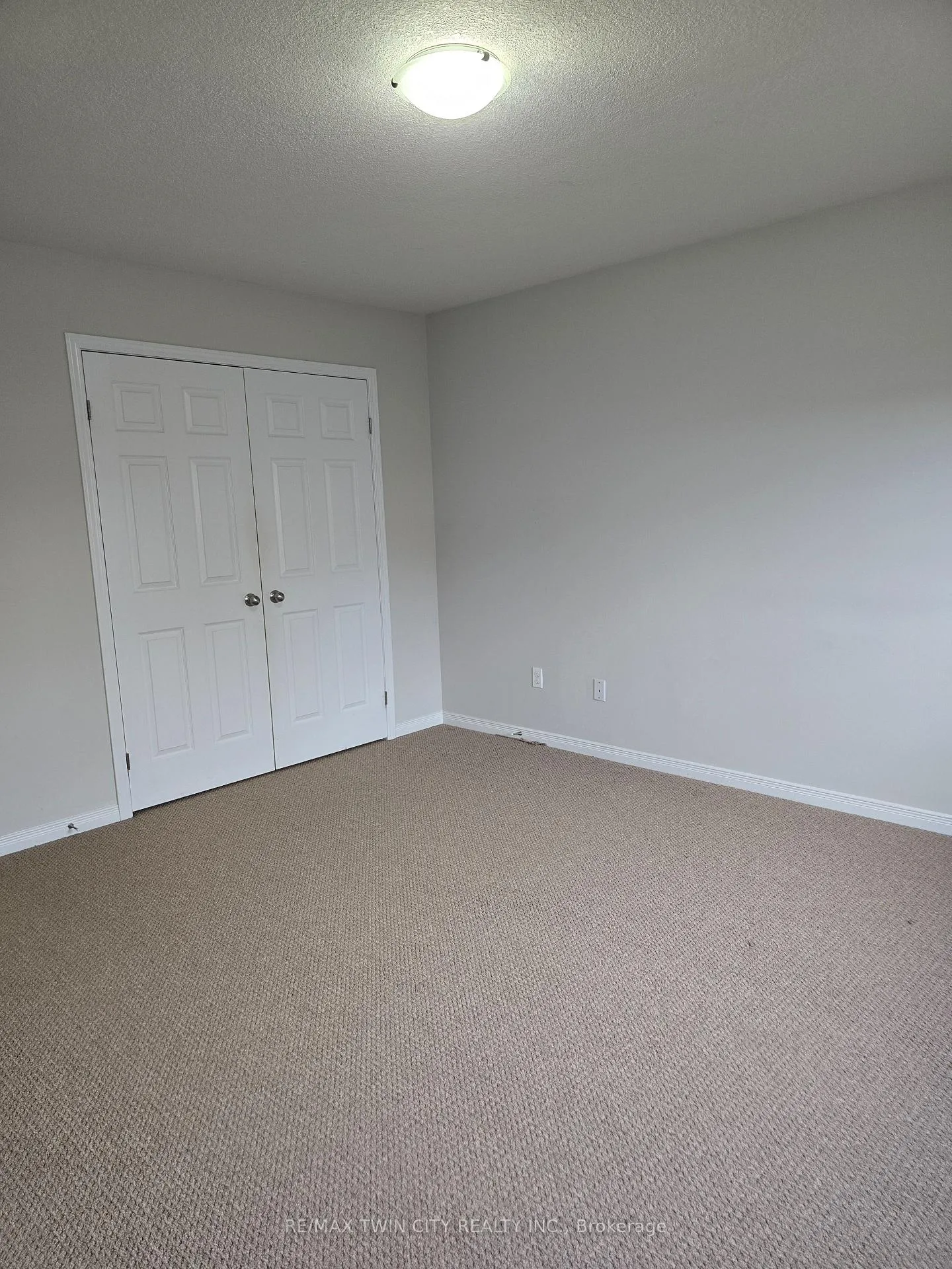 Photo 18 of 1316 Countrystone Drive, Waterloo — HOMEH