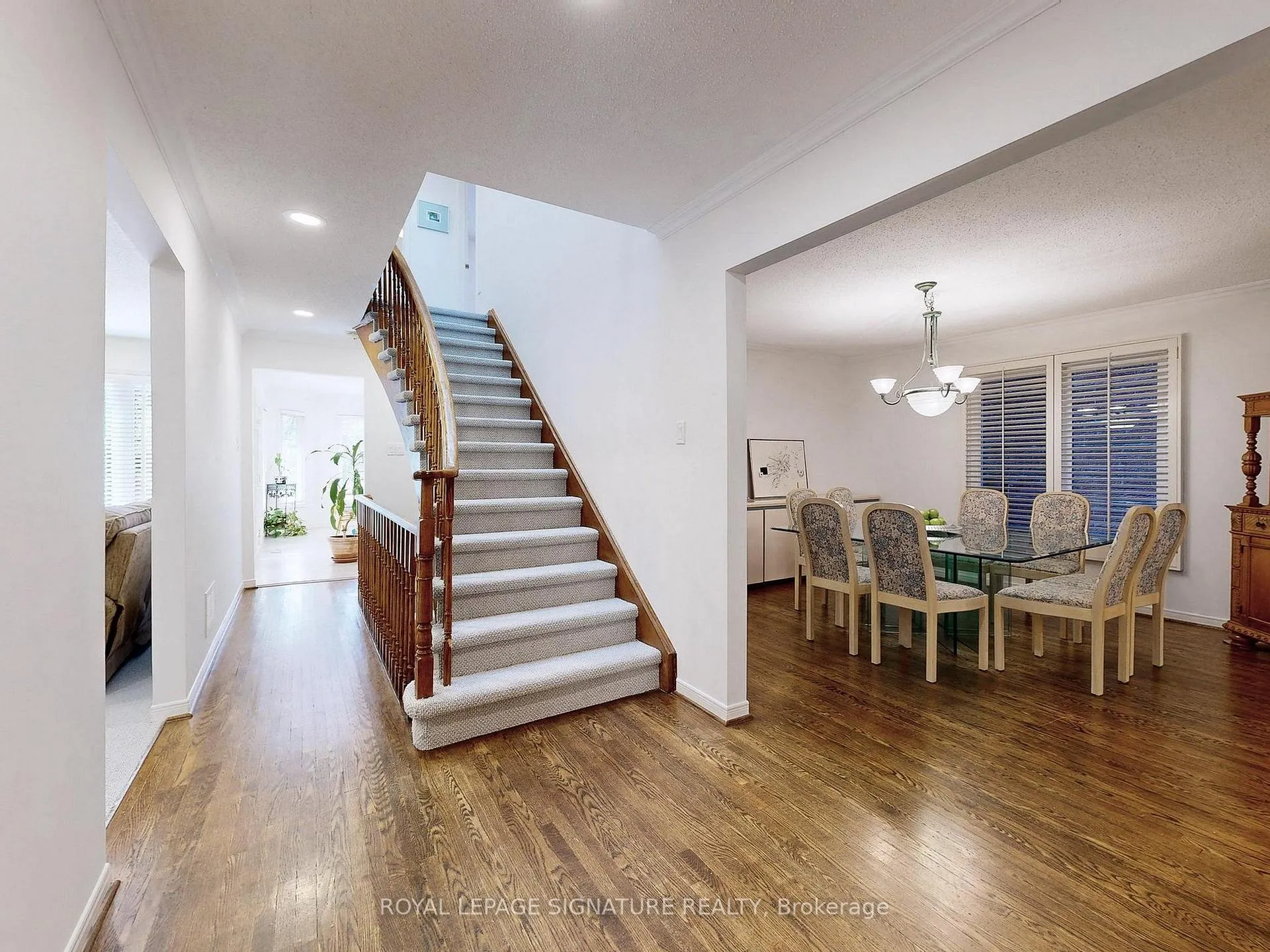 Photo 7 of 48 Millcroft Way, Vaughan, Brownridge — HOMEH