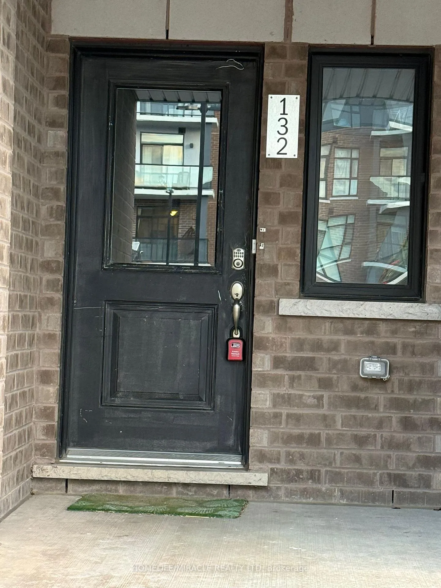 Photo 2 of Unit 132, 590 N Service Road, Hamilton, Lakeshore — HOMEH