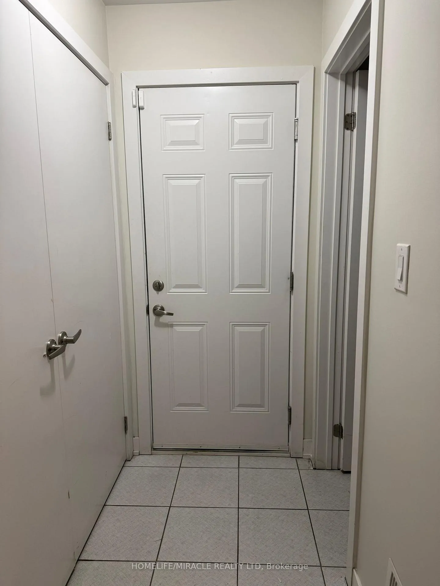 Photo 5 of Unit 132, 590 N Service Road, Hamilton, Lakeshore — HOMEH