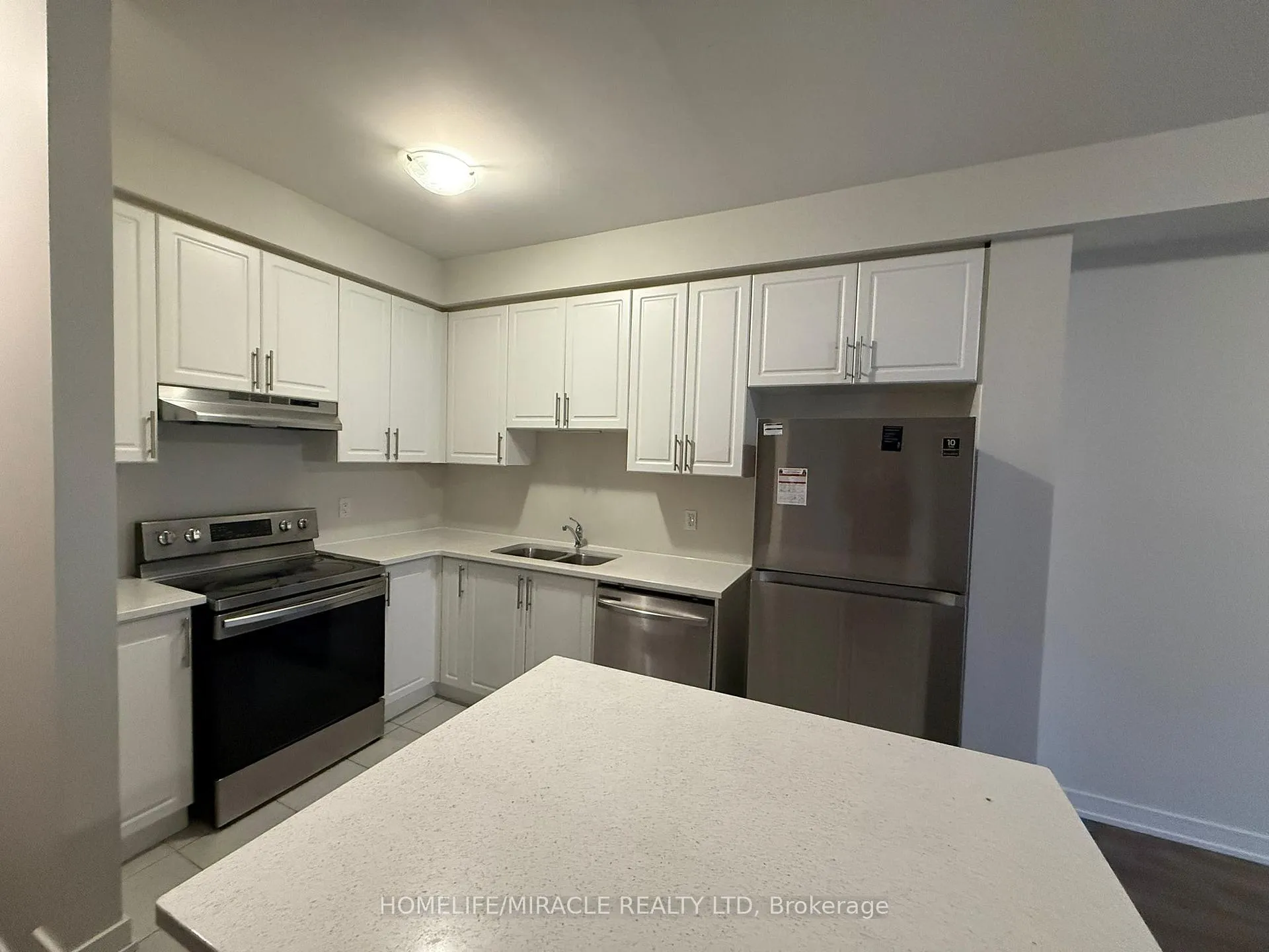 Photo 9 of Unit 132, 590 N Service Road, Hamilton, Lakeshore — HOMEH
