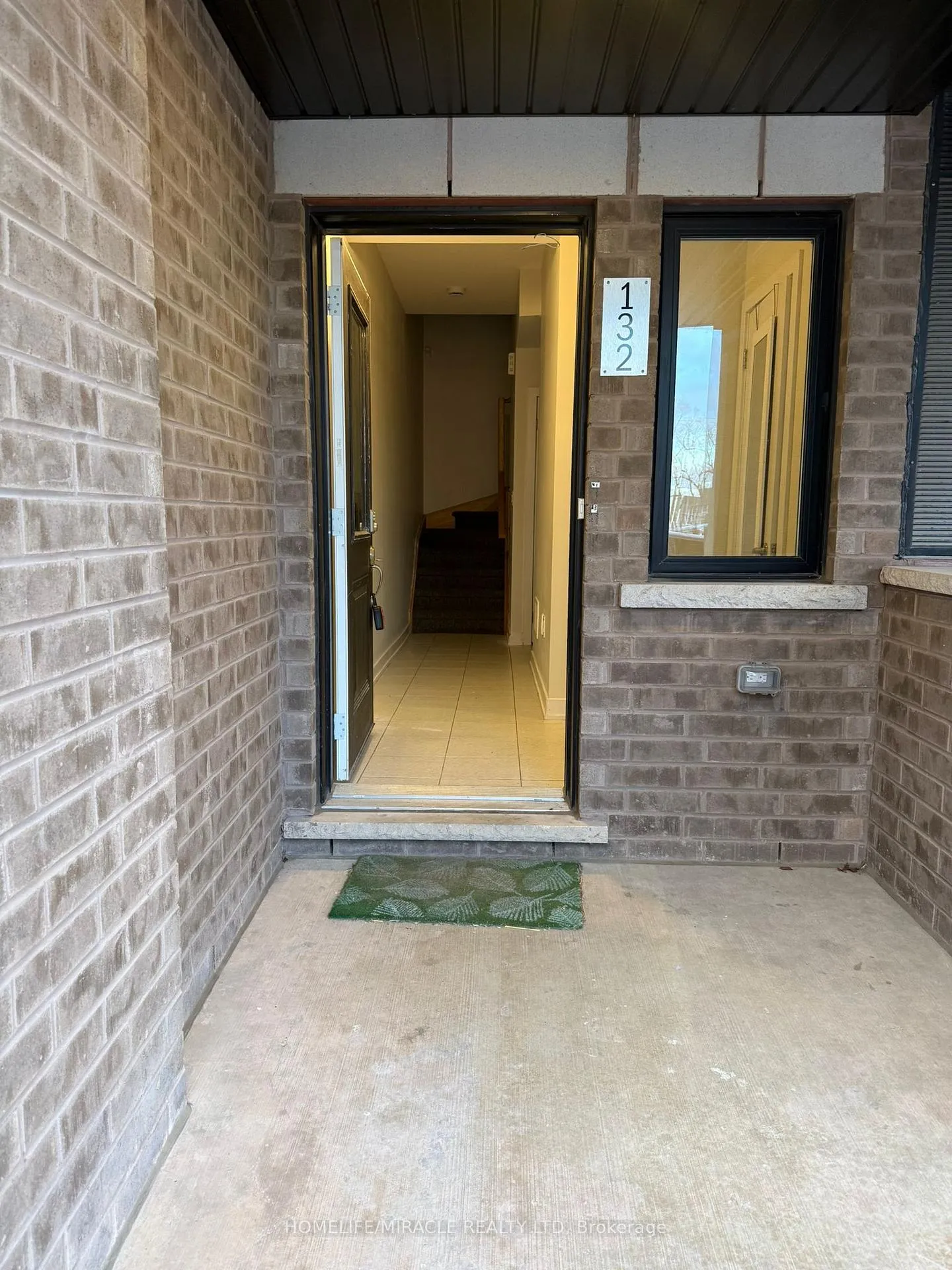 Photo 11 of Unit 132, 590 N Service Road, Hamilton, Lakeshore — HOMEH