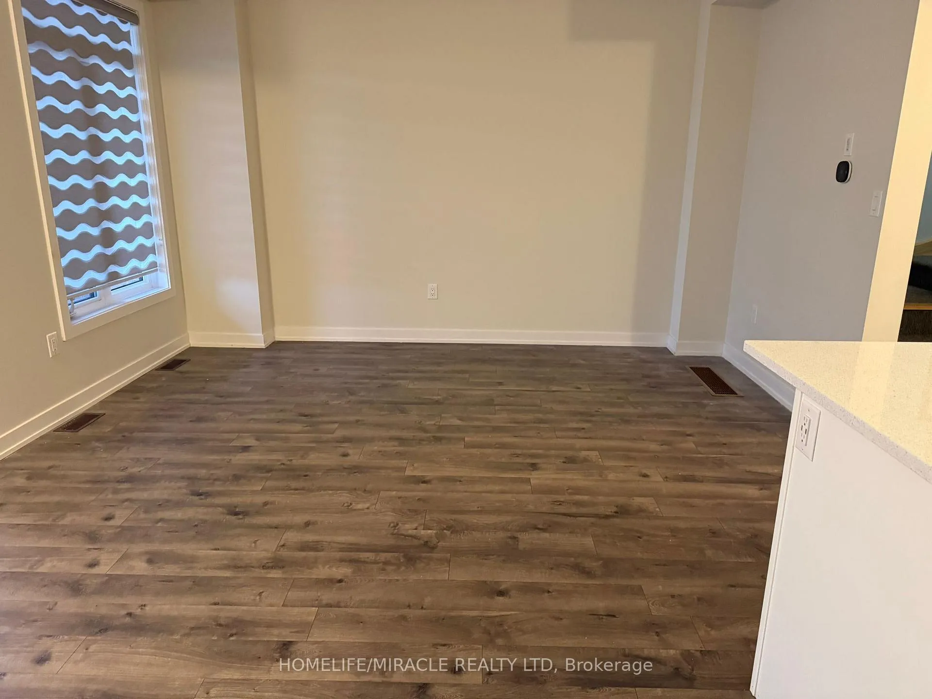 Photo 14 of Unit 132, 590 N Service Road, Hamilton, Lakeshore — HOMEH