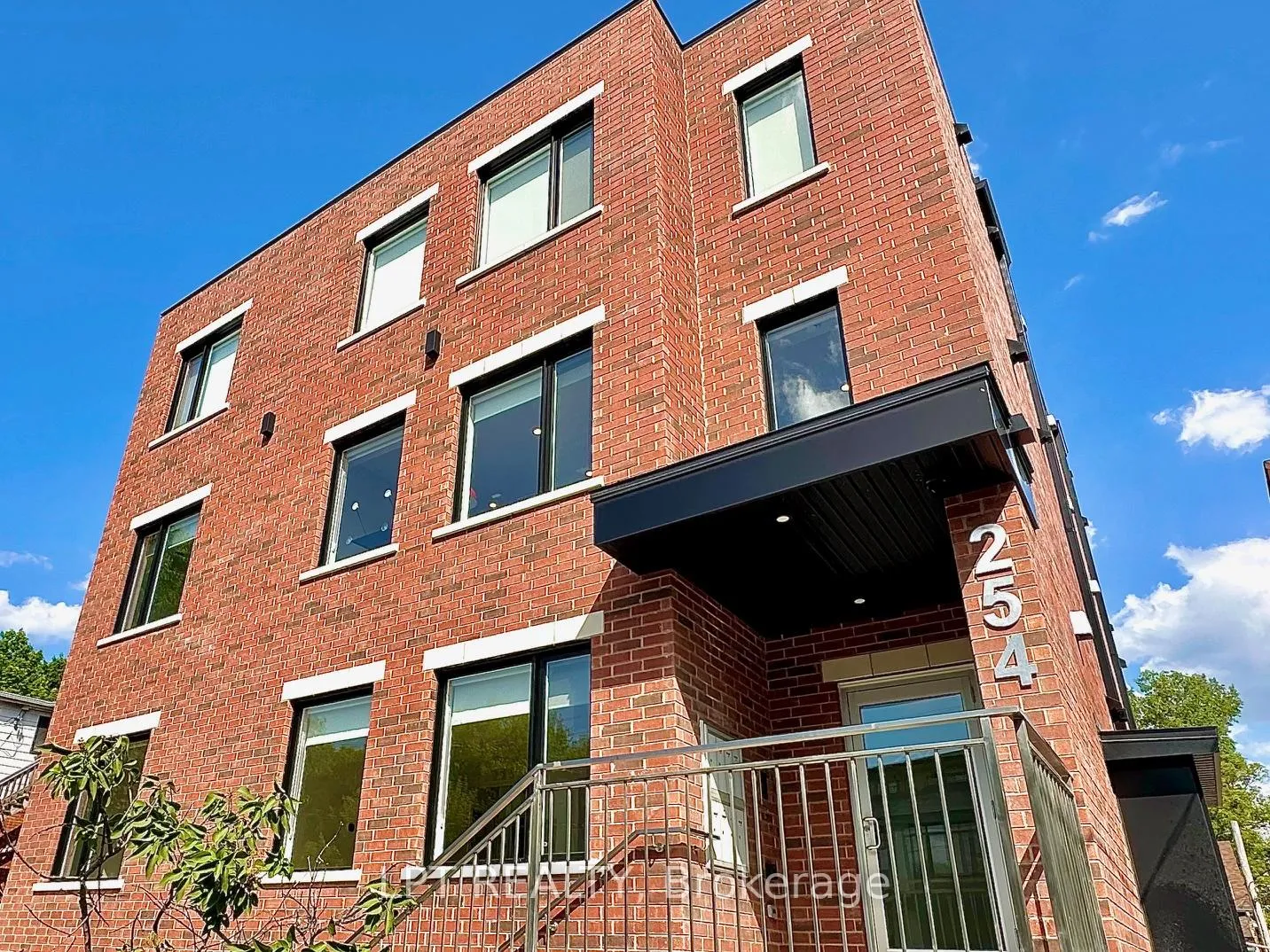 Front of Unit 1, 254 Garneau Street