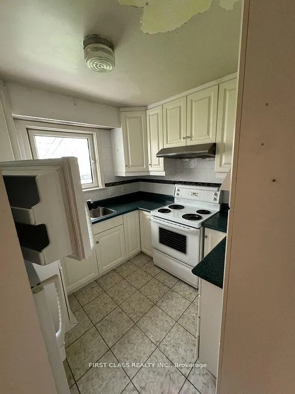 Photo 5 of 28 Hawkridge Avenue, Markham, Bullock — HOMEH