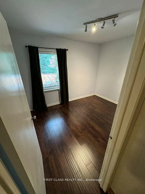 Photo 9 of 28 Hawkridge Avenue, Markham, Bullock — HOMEH