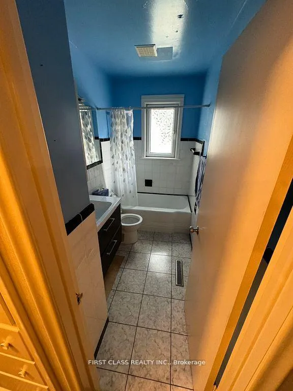 Photo 10 of 28 Hawkridge Avenue, Markham, Bullock — HOMEH