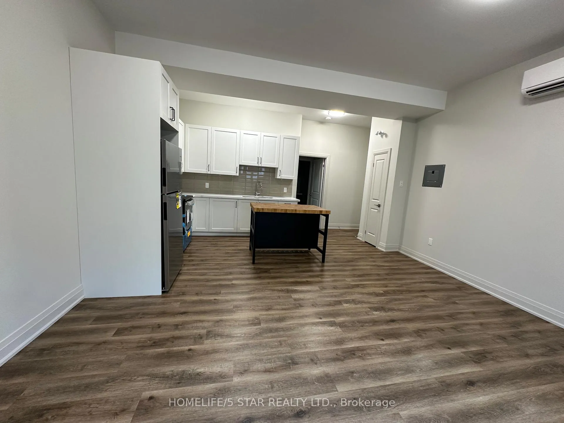 Photo 5 of Unit 204, 837 King Street E, Hamilton, Gibson — HOMEH