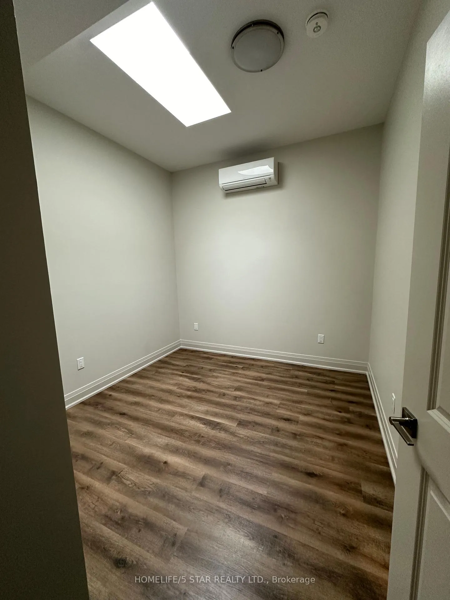 Photo 8 of Unit 204, 837 King Street E, Hamilton, Gibson — HOMEH