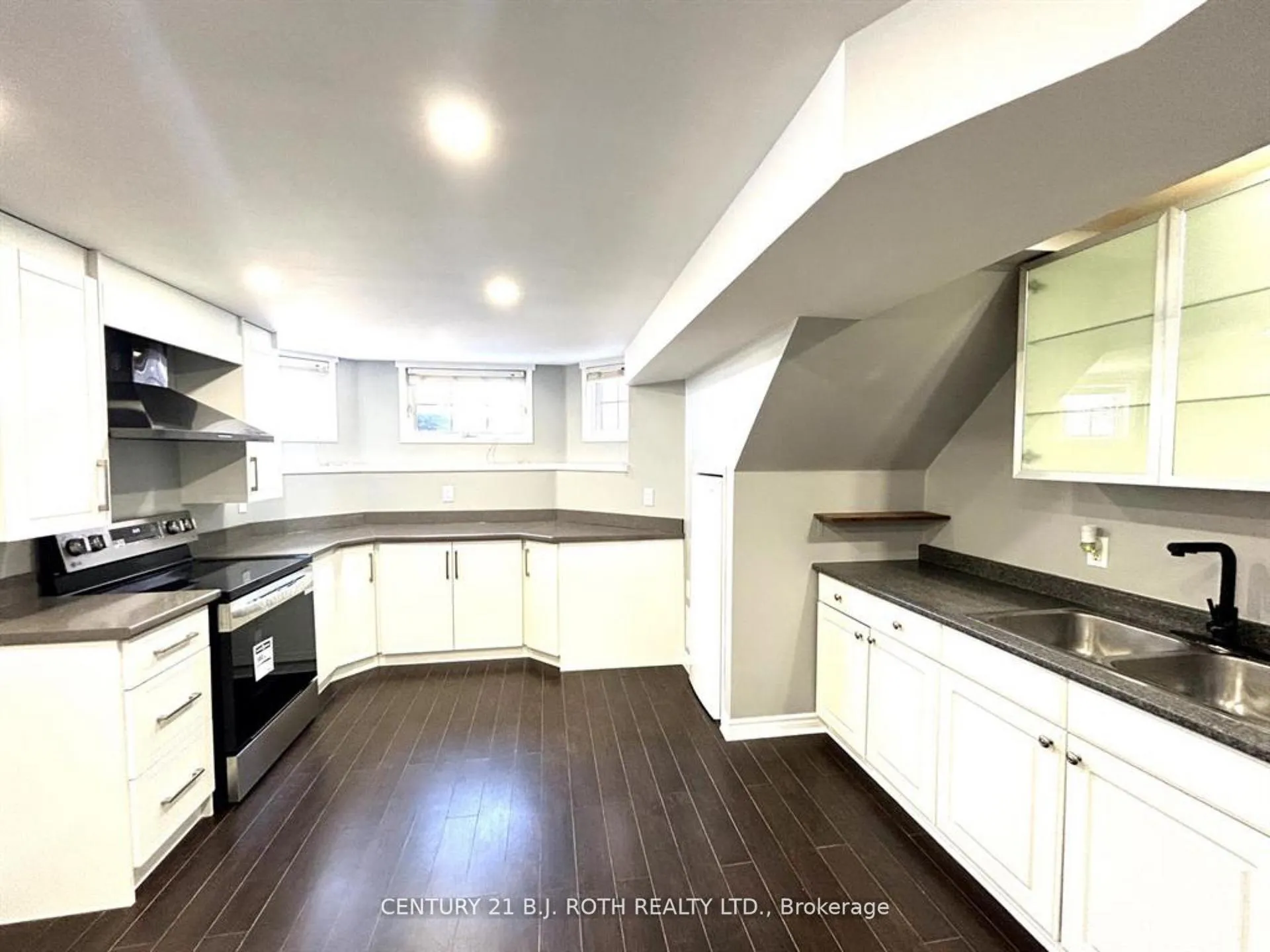 Photo 4 of Unit Lower, 140 Monique Crescent, Barrie, East Bayfield — HOMEH