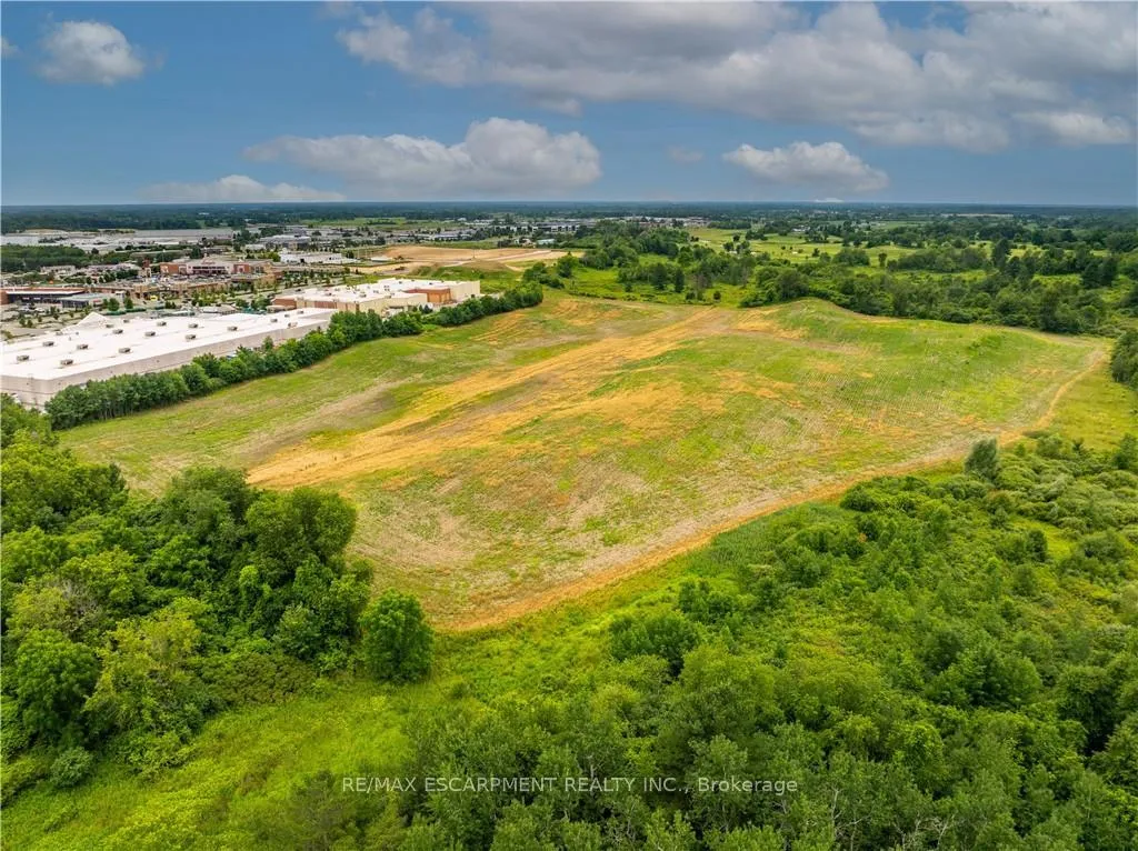 Photo 3 of Portia Drive, Hamilton, Ancaster — HOMEH