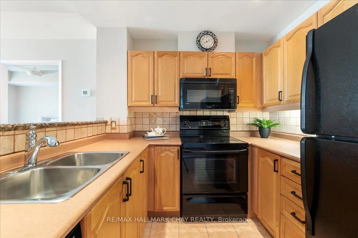 Photo 6 of Unit 508, 2 Toronto Street, Barrie, Lakeshore — HOMEH
