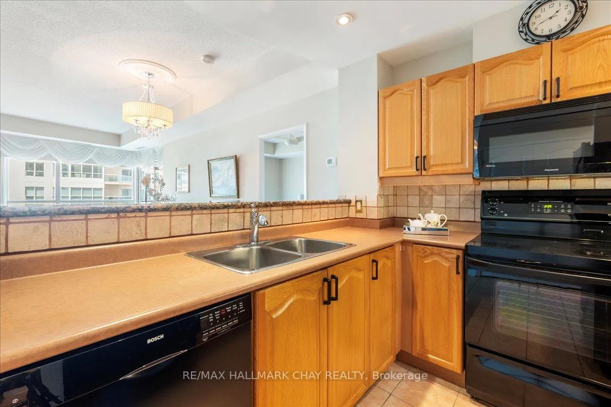 Photo 8 of Unit 508, 2 Toronto Street, Barrie, Lakeshore — HOMEH