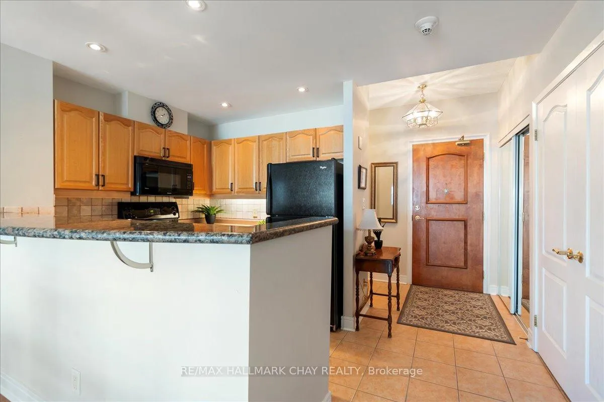 Photo 9 of Unit 508, 2 Toronto Street, Barrie, Lakeshore — HOMEH