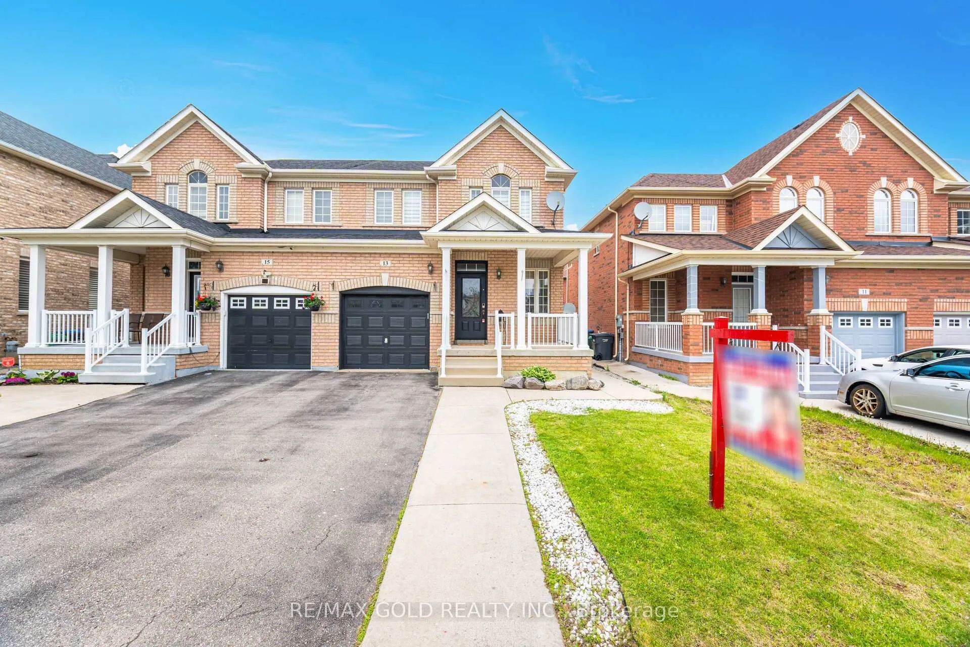 Front of 13 Fawson Cove Way W