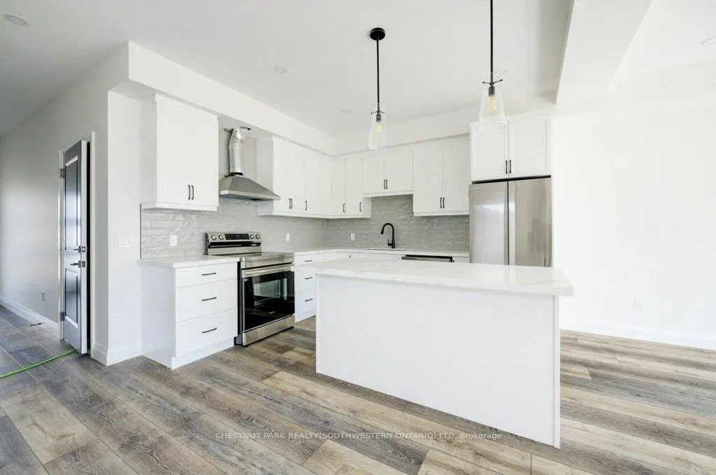 Photo 7 of 573 Guelph Street, Kitchener — HOMEH