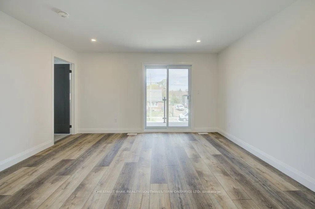 Photo 14 of 573 Guelph Street, Kitchener — HOMEH