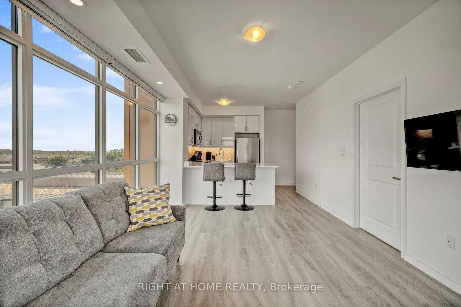 Photo 5 of Unit 705, 450 Dundas Street E, Hamilton, Waterdown — HOMEH