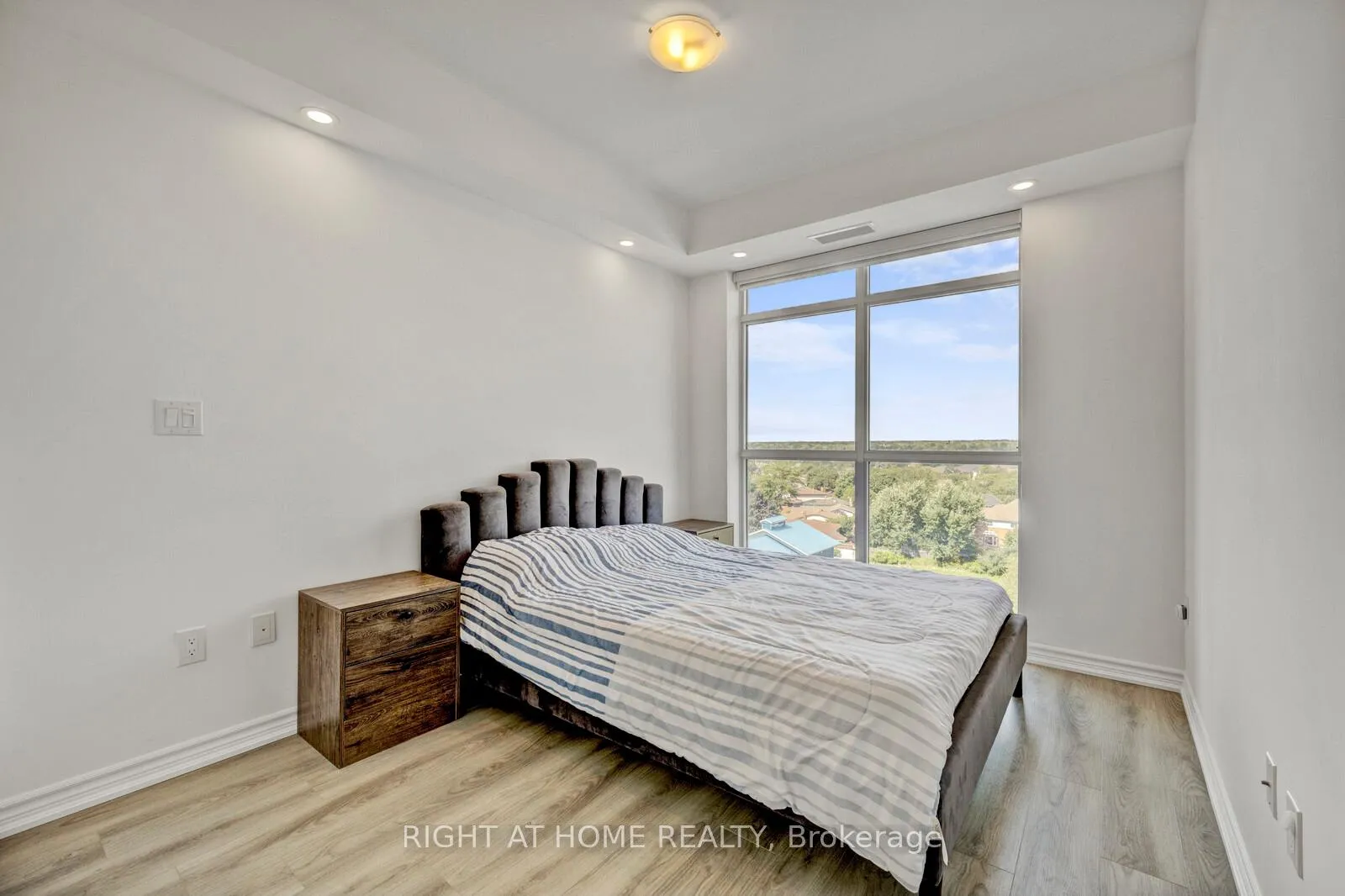 Photo 6 of Unit 705, 450 Dundas Street E, Hamilton, Waterdown — HOMEH