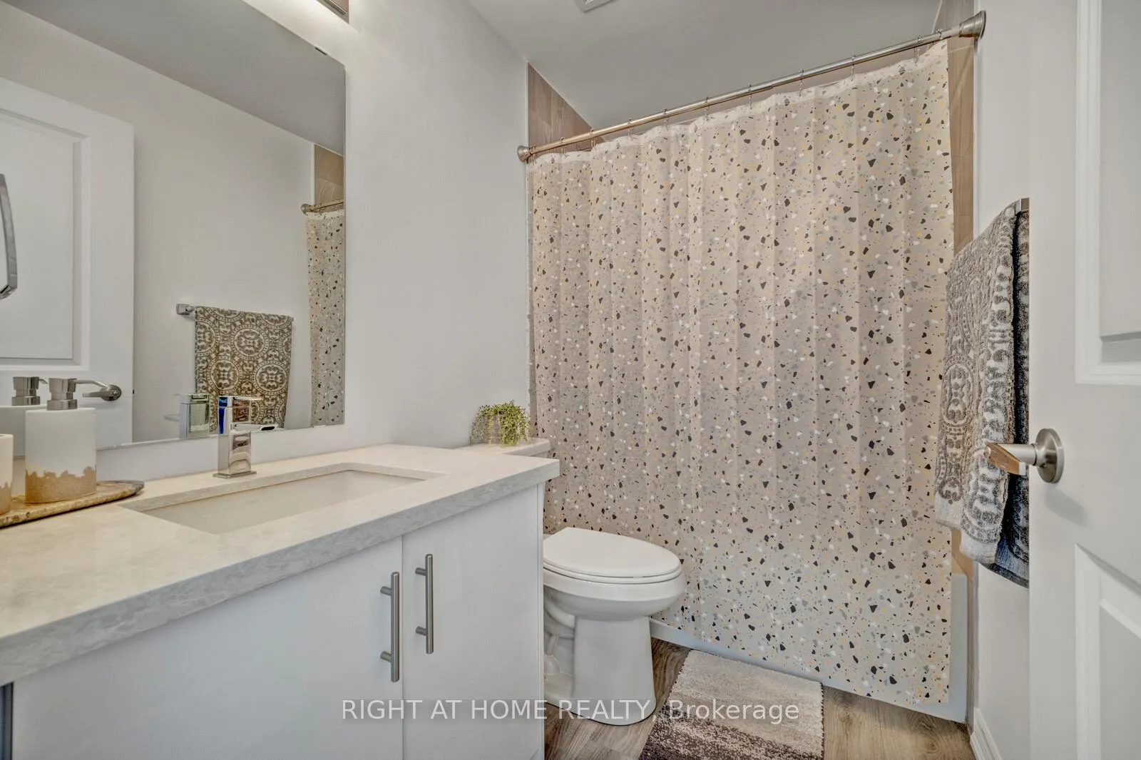 Photo 9 of Unit 705, 450 Dundas Street E, Hamilton, Waterdown — HOMEH