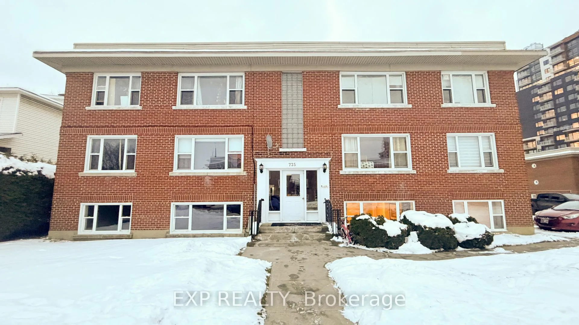 Front of Unit 5, 725 Melbourne Avenue