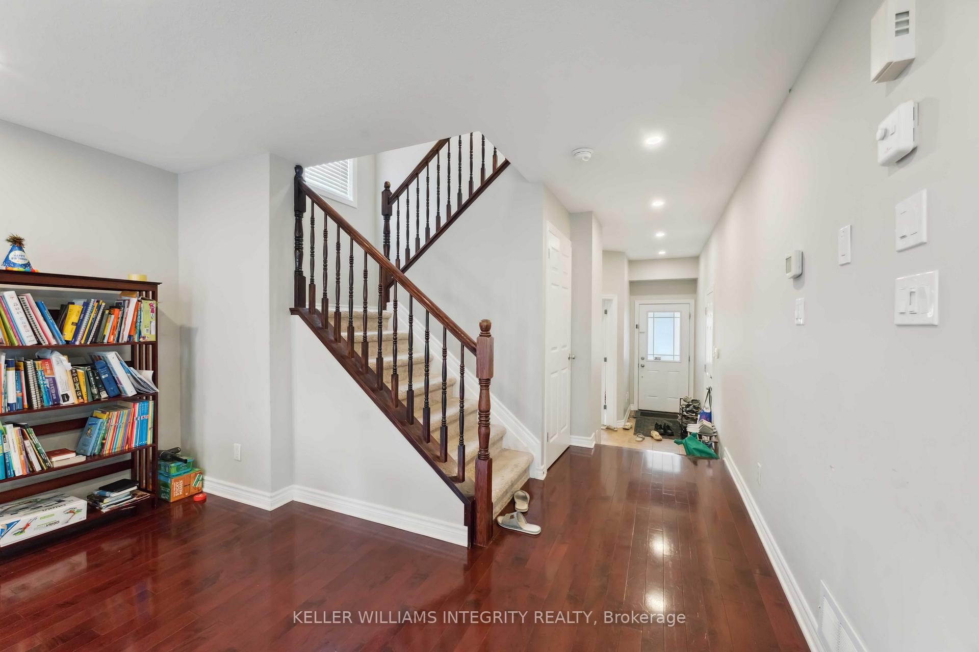 Photo 2 of 111 Tacom Circle, Ottawa, Barrhaven - Strandherd — HOMEH