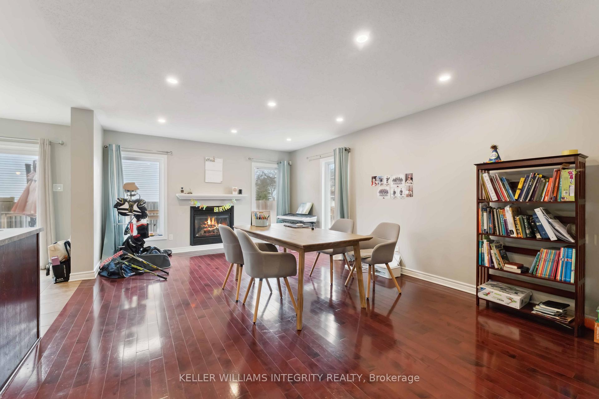 Photo 3 of 111 Tacom Circle, Ottawa, Barrhaven - Strandherd — HOMEH
