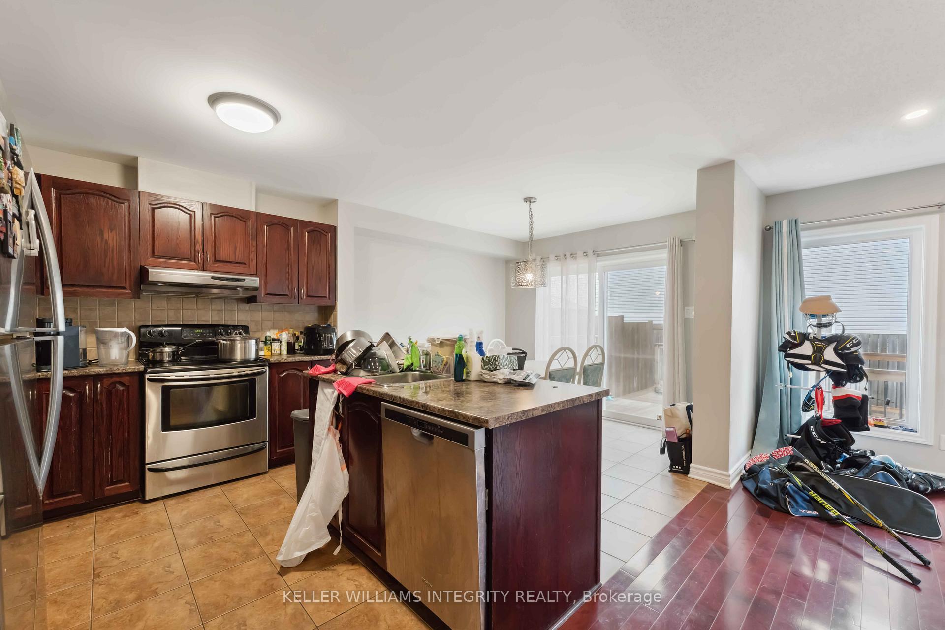 Photo 4 of 111 Tacom Circle, Ottawa, Barrhaven - Strandherd — HOMEH