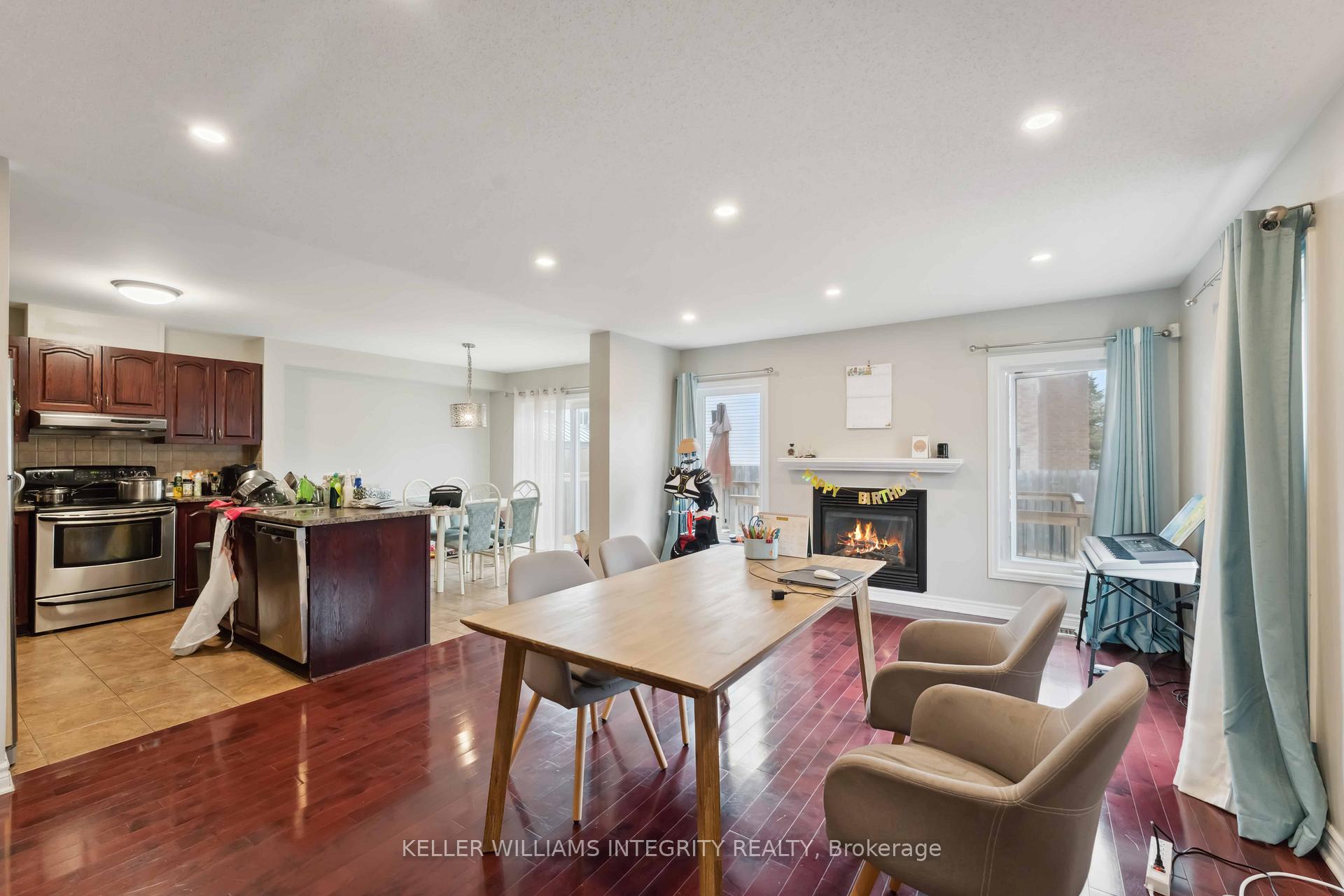 Photo 5 of 111 Tacom Circle, Ottawa, Barrhaven - Strandherd — HOMEH