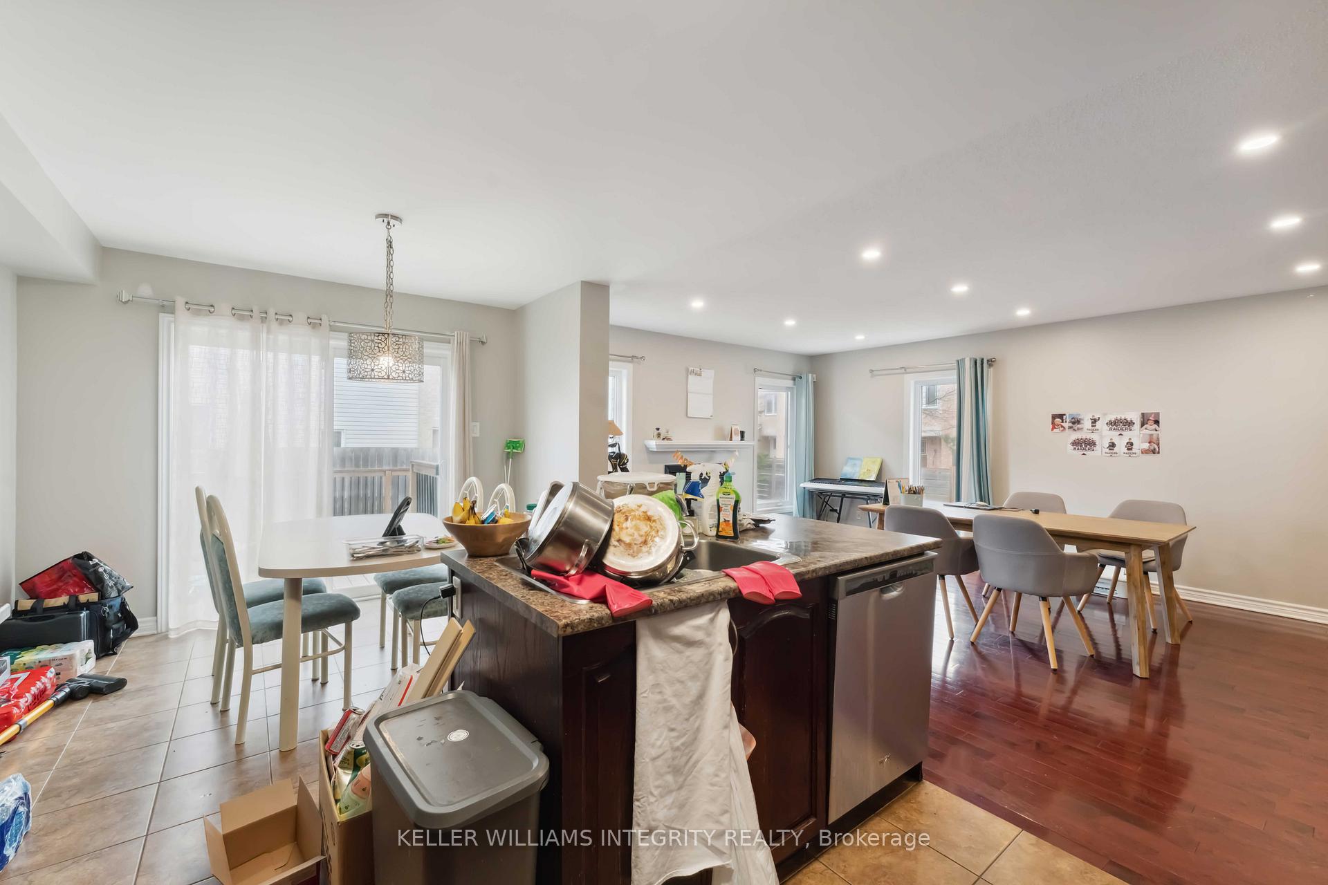Photo 6 of 111 Tacom Circle, Ottawa, Barrhaven - Strandherd — HOMEH
