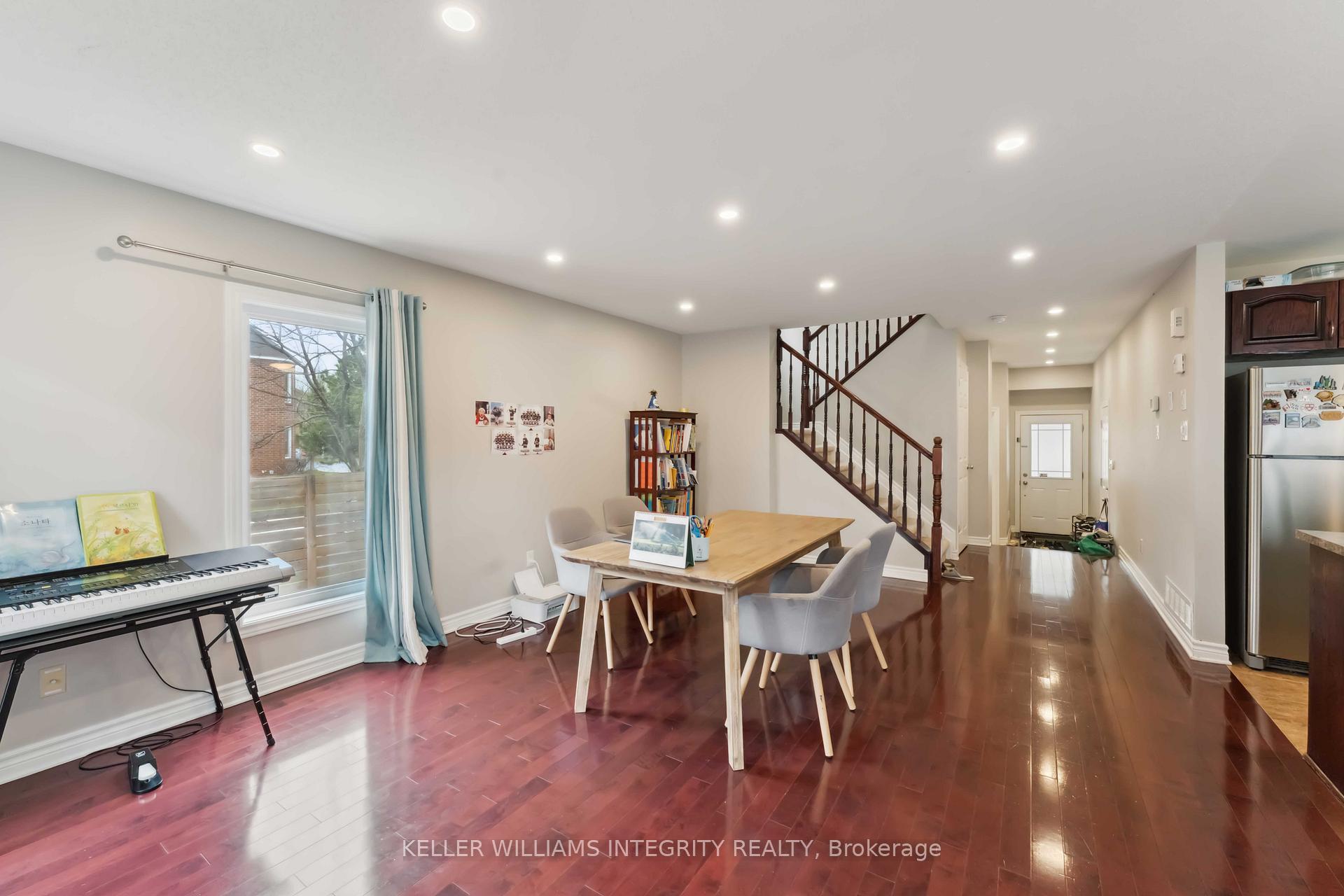 Photo 8 of 111 Tacom Circle, Ottawa, Barrhaven - Strandherd — HOMEH