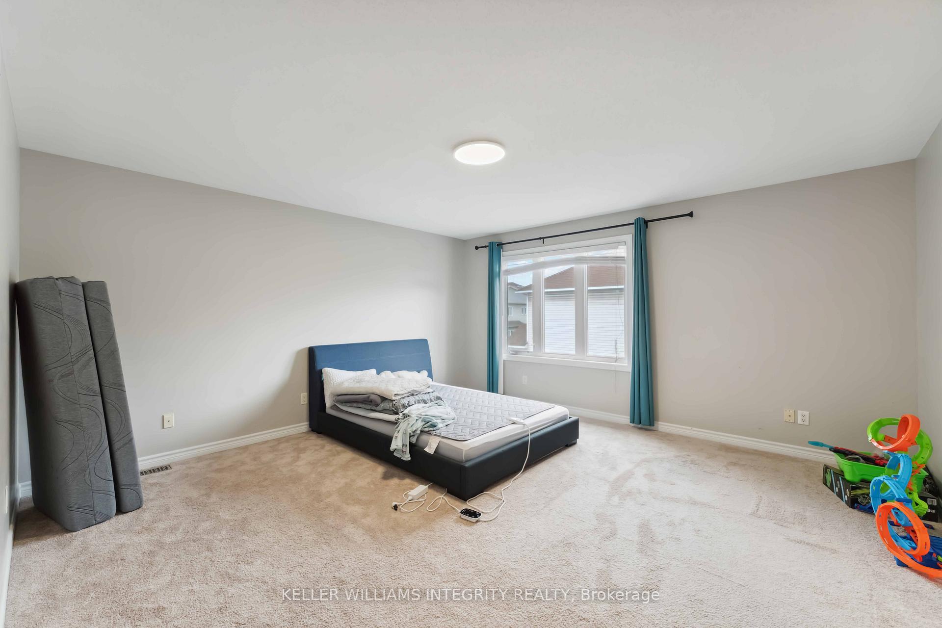 Photo 11 of 111 Tacom Circle, Ottawa, Barrhaven - Strandherd — HOMEH