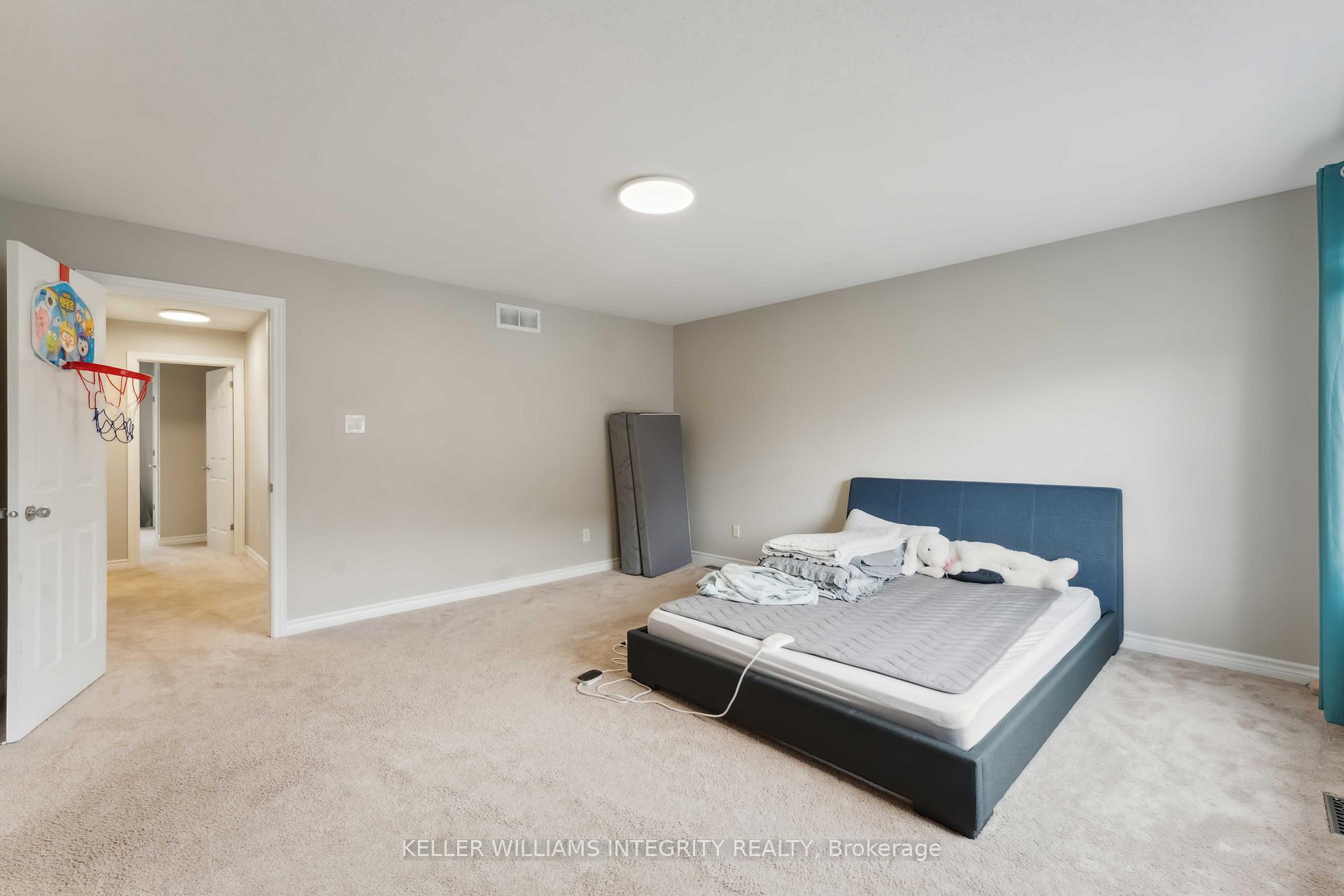 Photo 12 of 111 Tacom Circle, Ottawa, Barrhaven - Strandherd — HOMEH