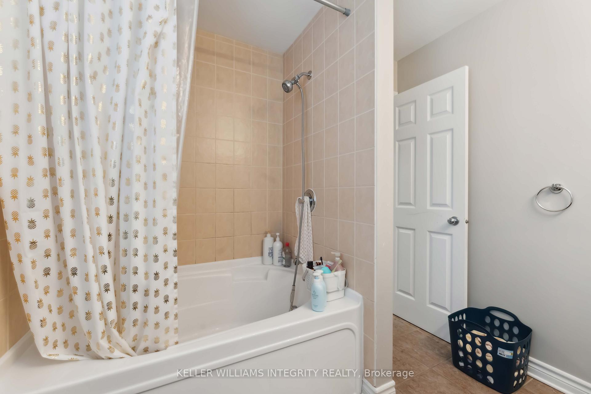 Photo 15 of 111 Tacom Circle, Ottawa, Barrhaven - Strandherd — HOMEH