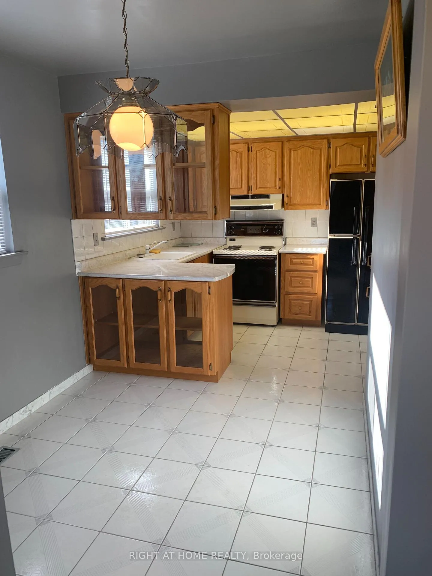 Photo 3 of 24 Dean Street, Brampton, Brampton East — HOMEH