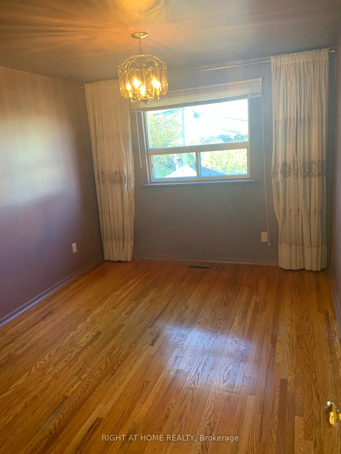 Photo 13 of 24 Dean Street, Brampton, Brampton East — HOMEH