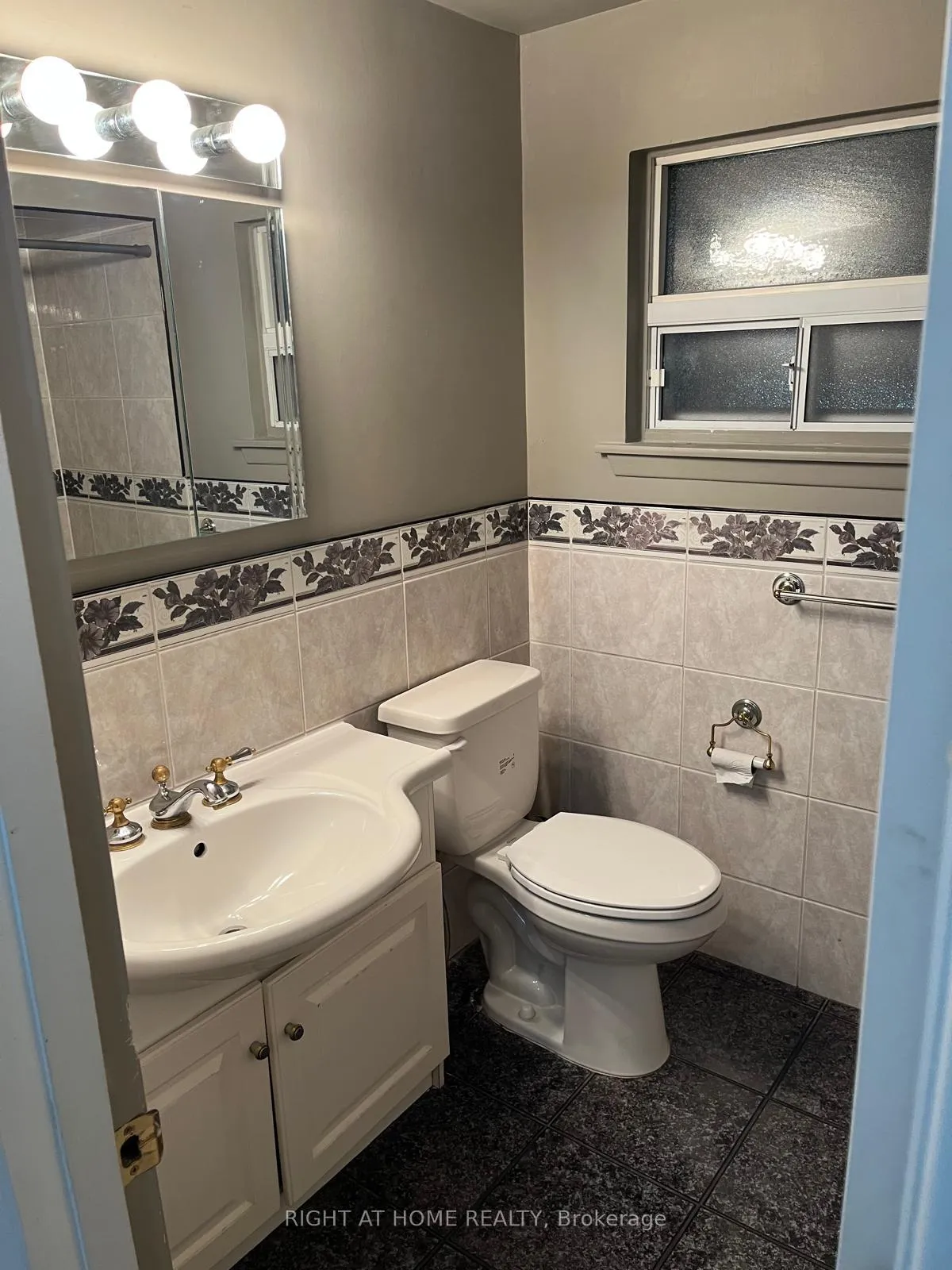 Photo 15 of 24 Dean Street, Brampton, Brampton East — HOMEH