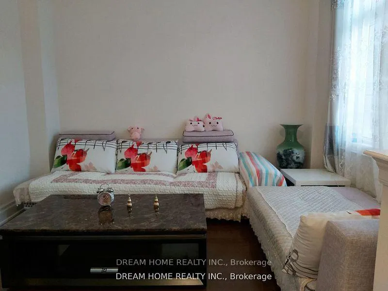 Photo 3 of 96 hamster Crescent, Aurora, Bayview Northeast — HOMEH