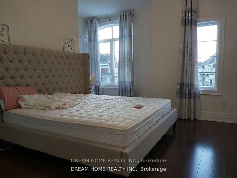 Photo 4 of 96 hamster Crescent, Aurora, Bayview Northeast — HOMEH