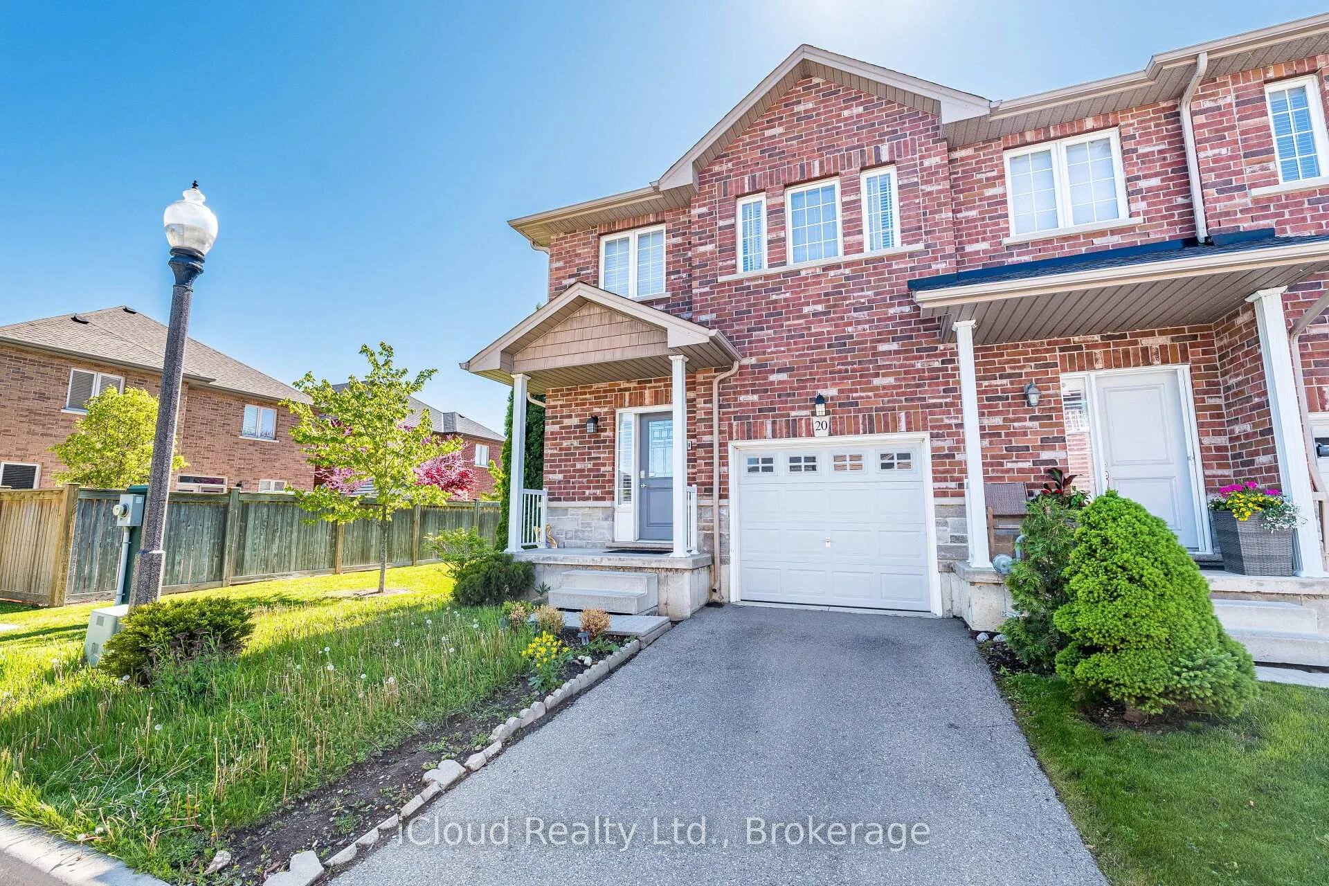 Front of Unit 20, 45 Seabreeze Crescent