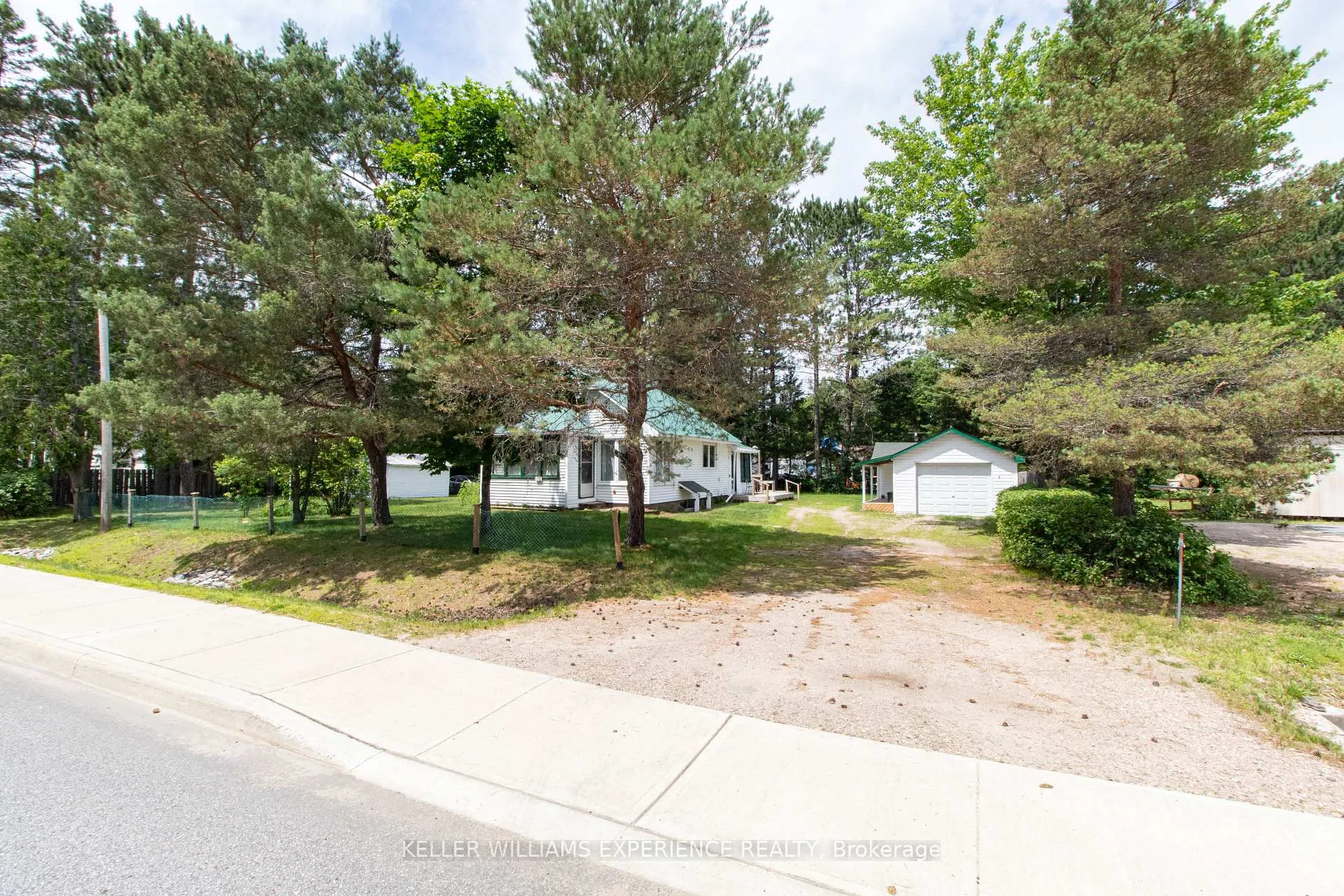 Photo 2 of 152 Ottawa Avenue, South River — HOMEH
